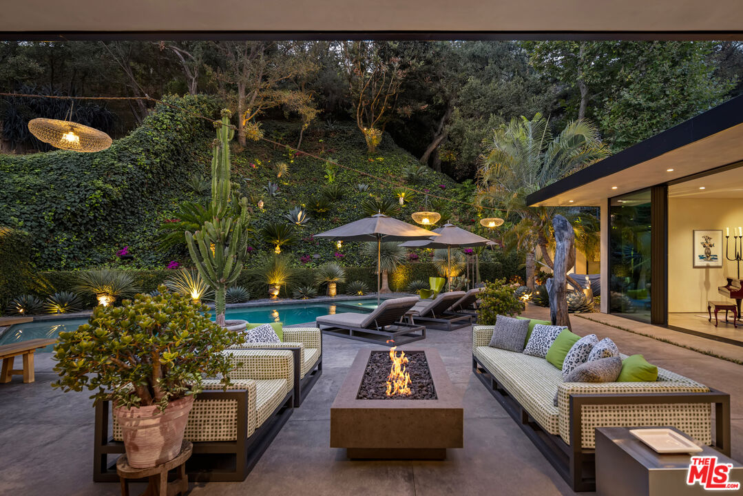 1087 Moraga Dr