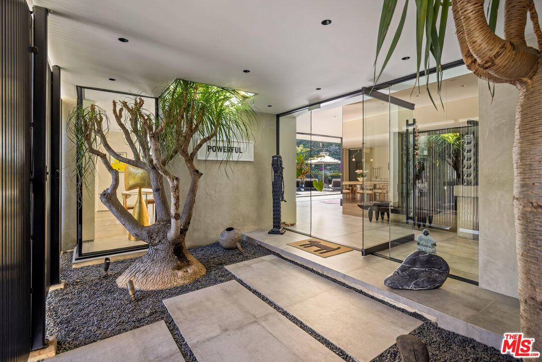 1087 Moraga Dr