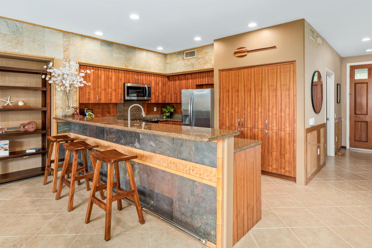 75-6060 KUAKINI HWY F4