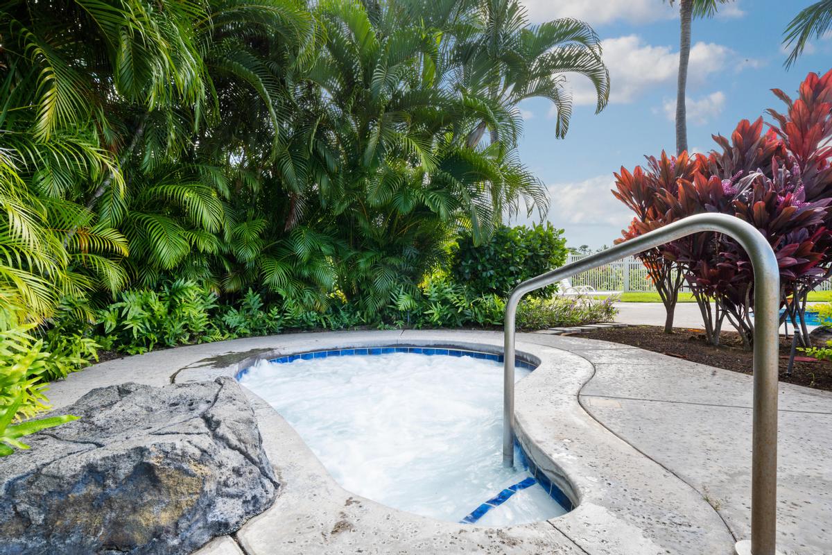 75-6060 KUAKINI HWY F4