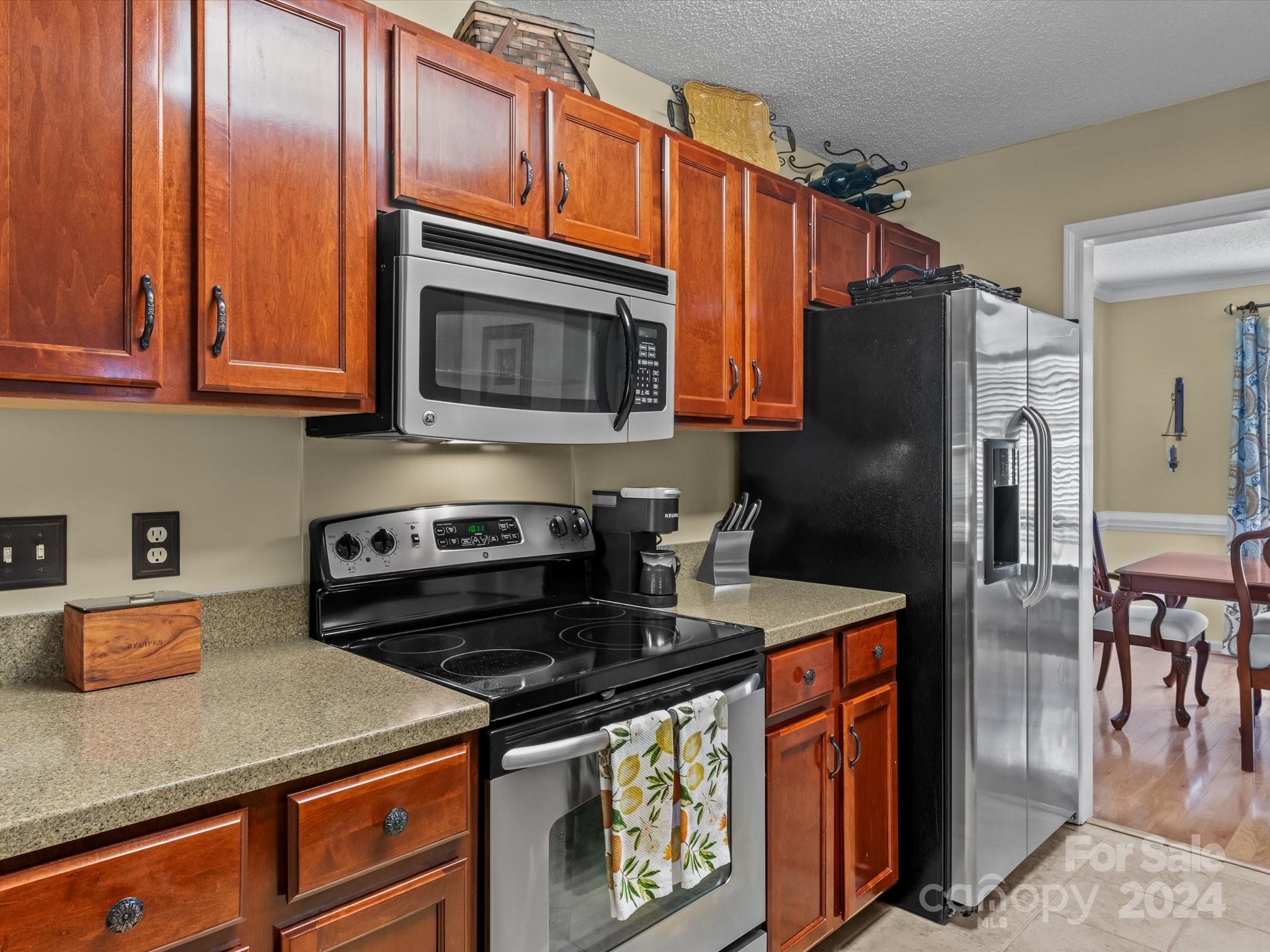 2811 Bathgate Lane