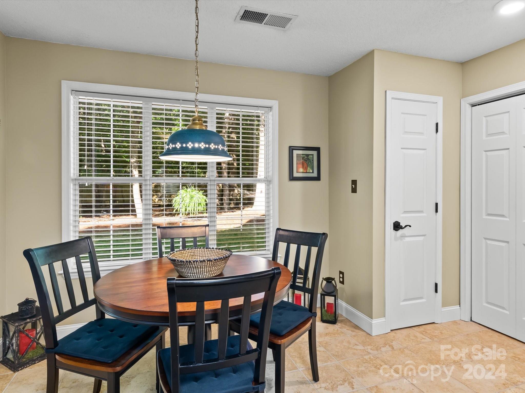 2811 Bathgate Lane