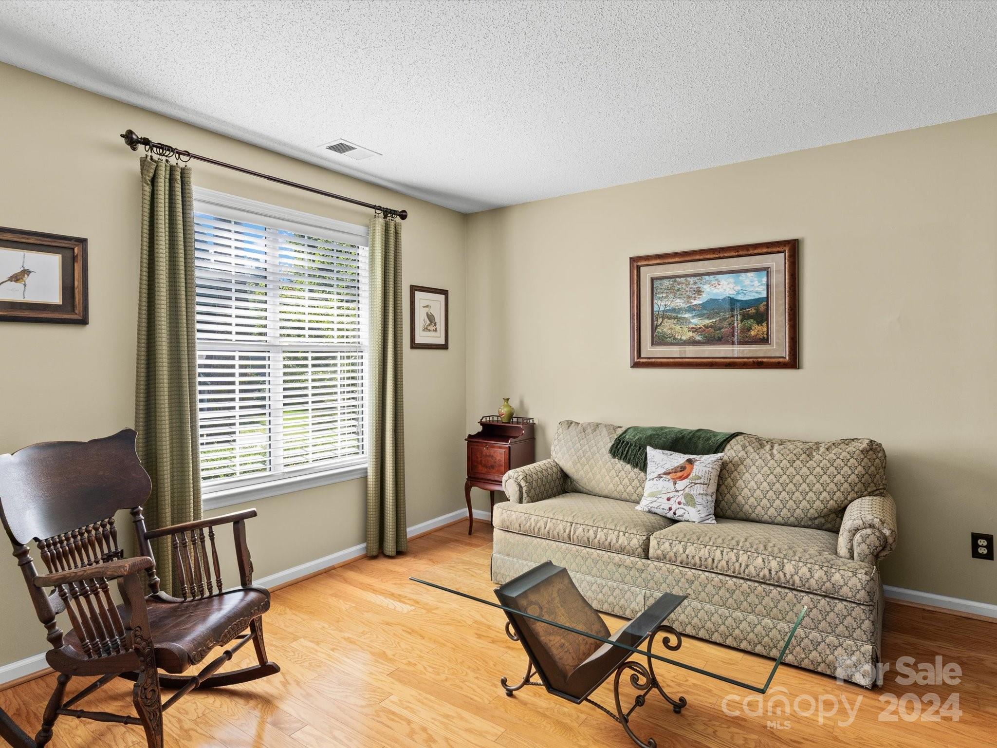 2811 Bathgate Lane