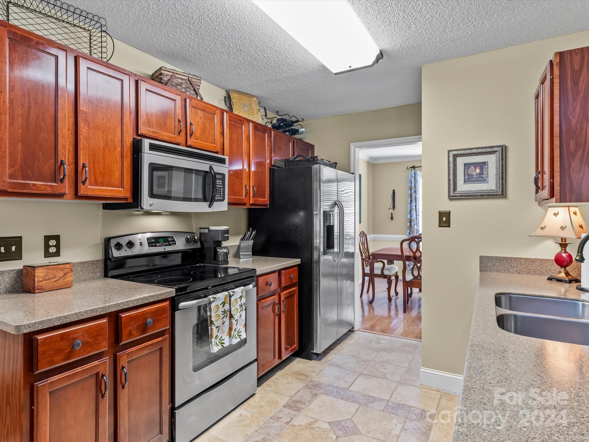 2811 Bathgate Lane