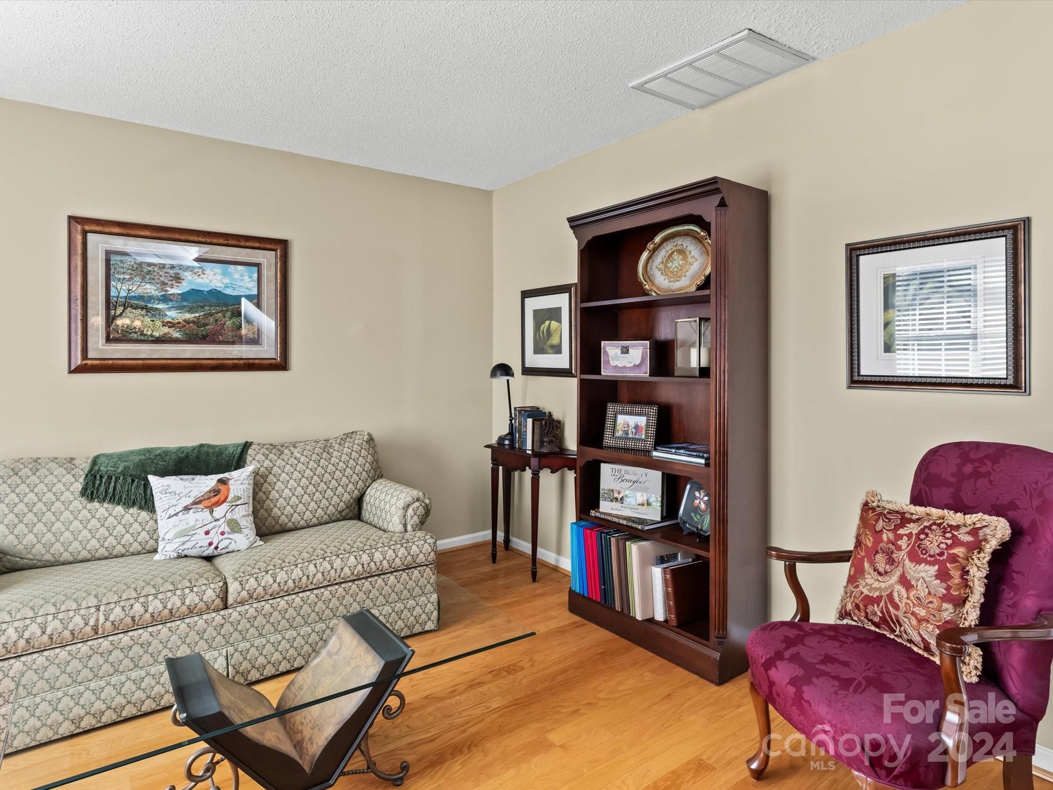2811 Bathgate Lane