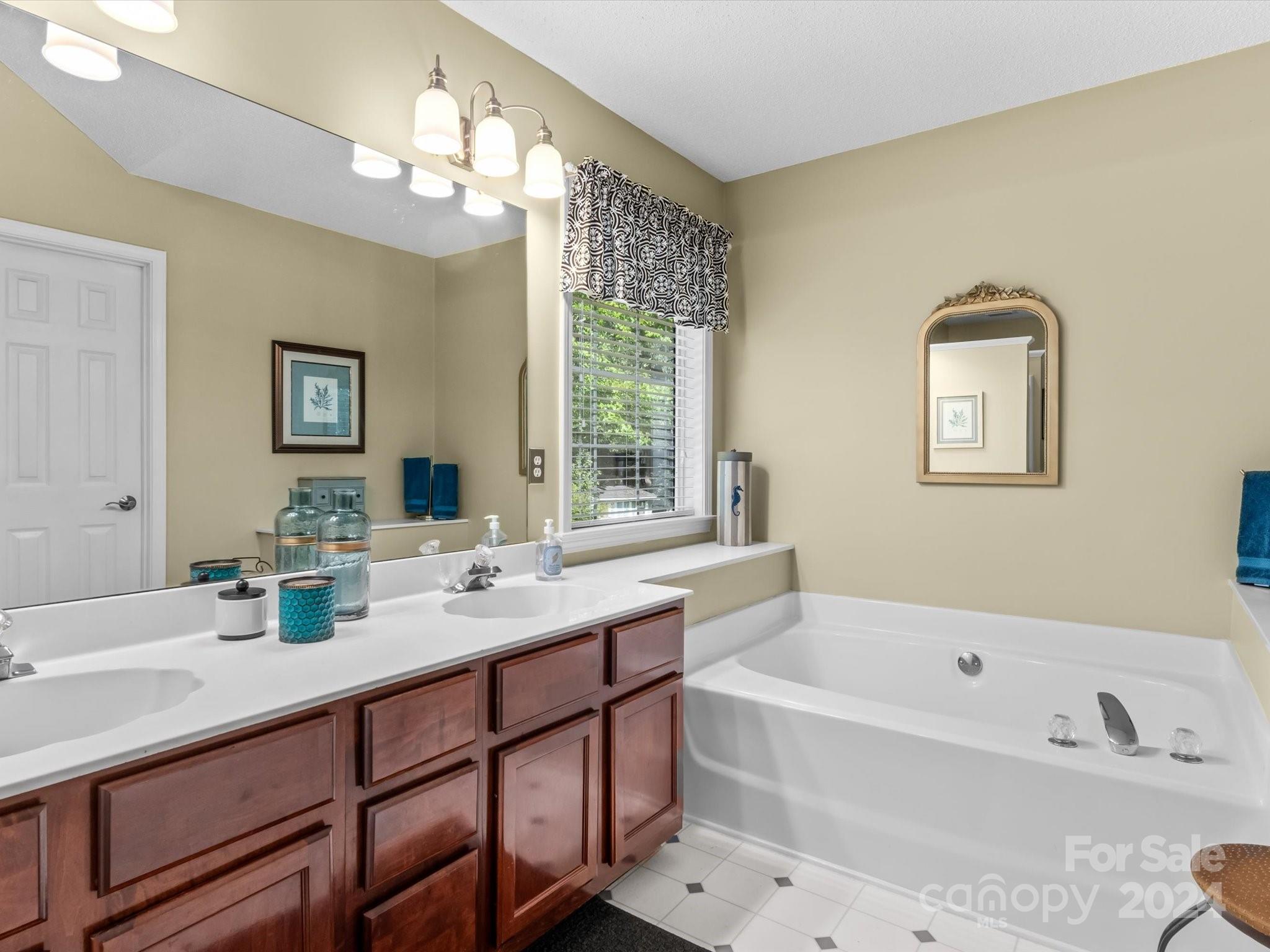 2811 Bathgate Lane