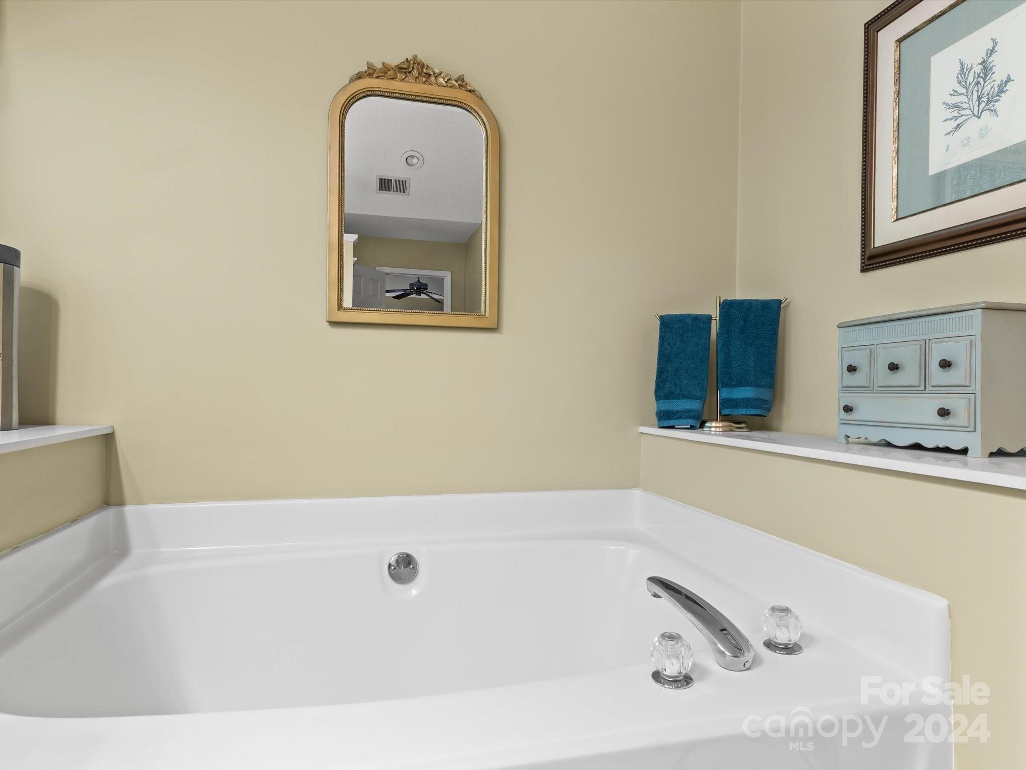 2811 Bathgate Lane
