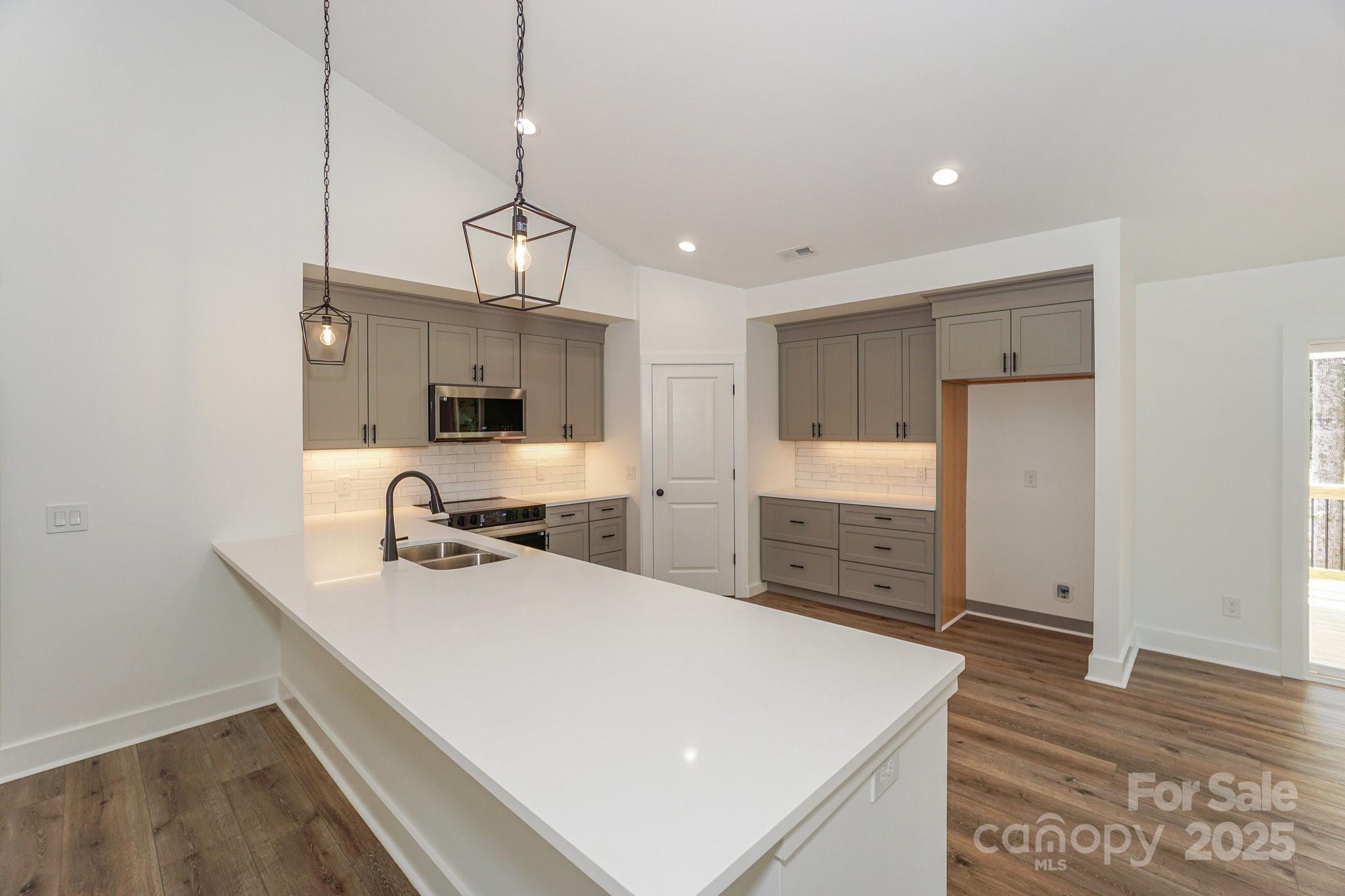 110 S Yadkin River Road