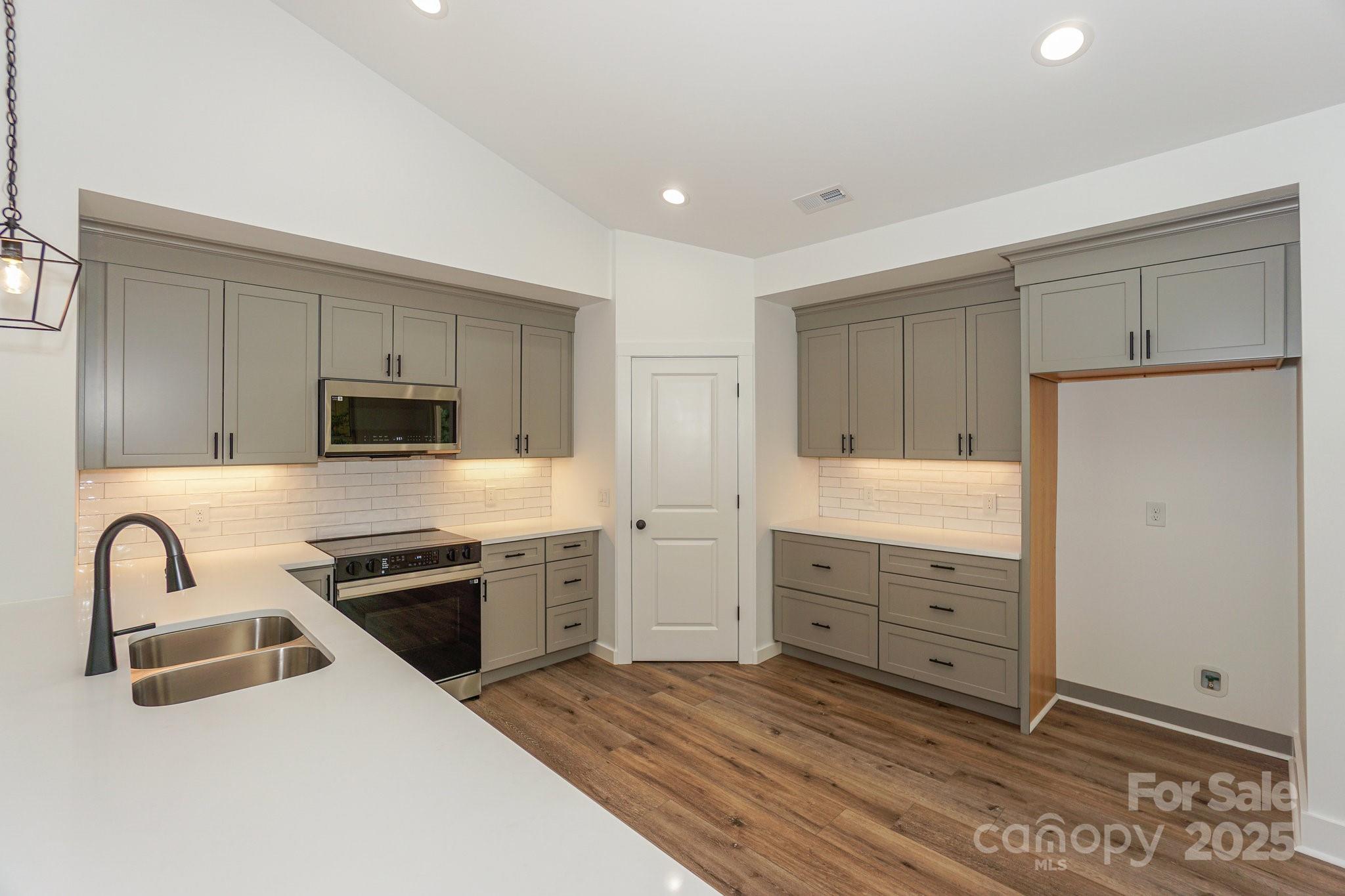 110 S Yadkin River Road