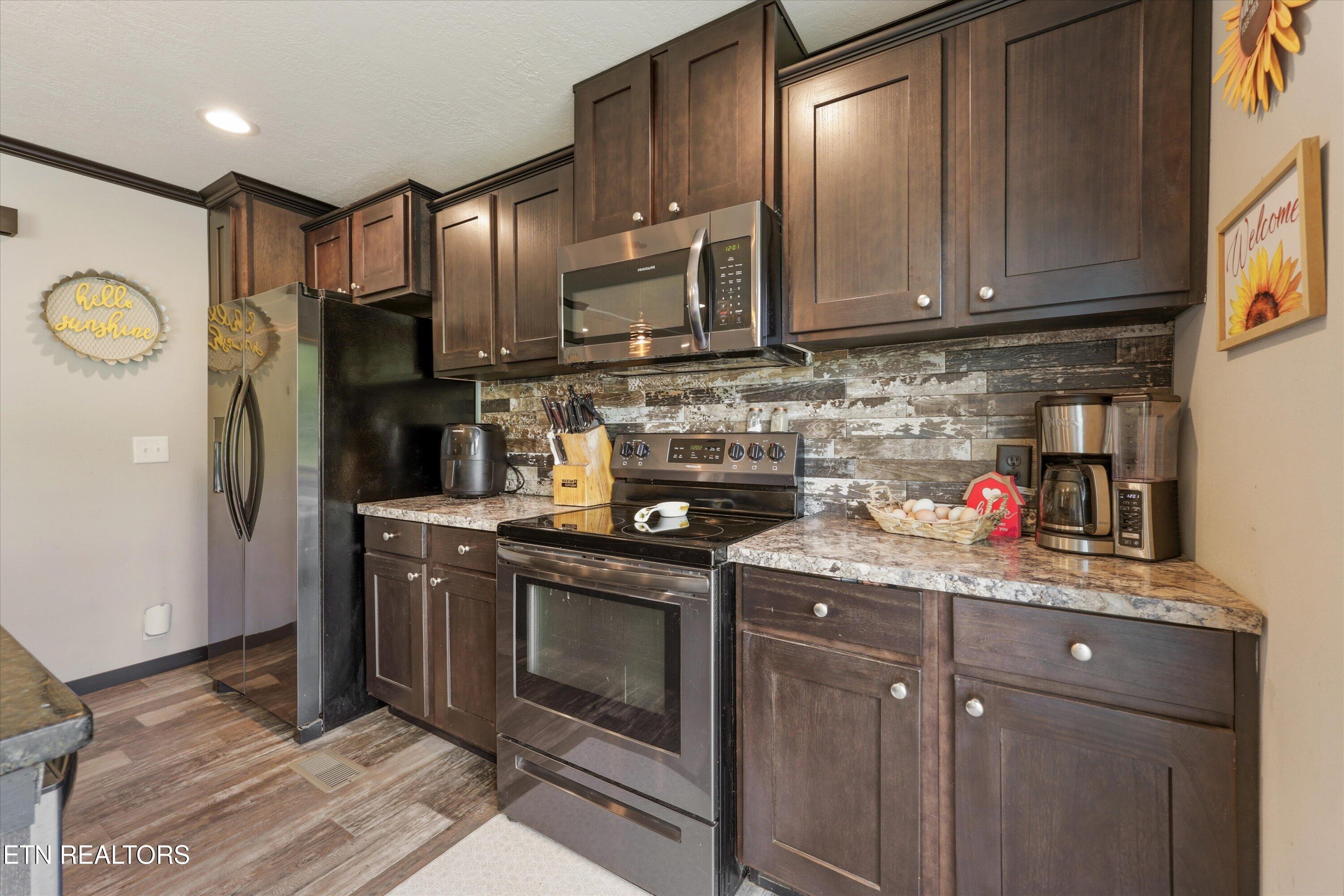 369 Possum Valley Rd