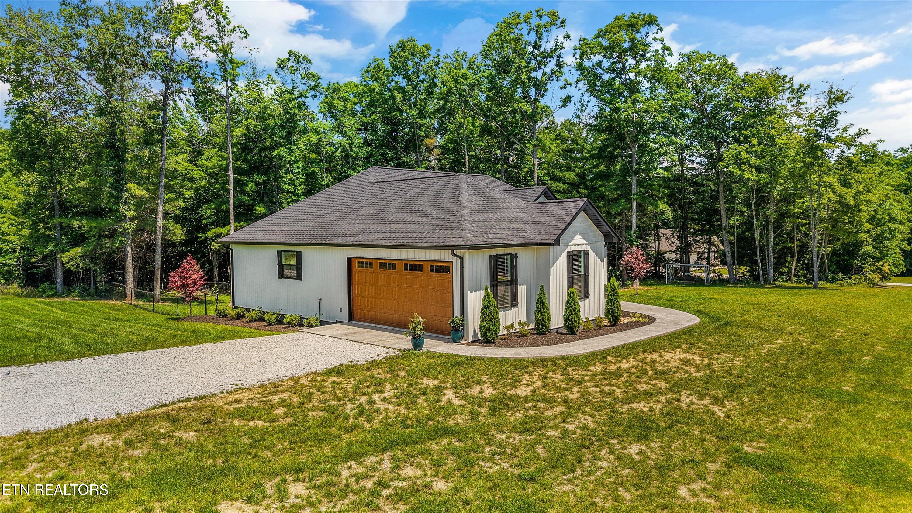 738 Toomey Falls Rd