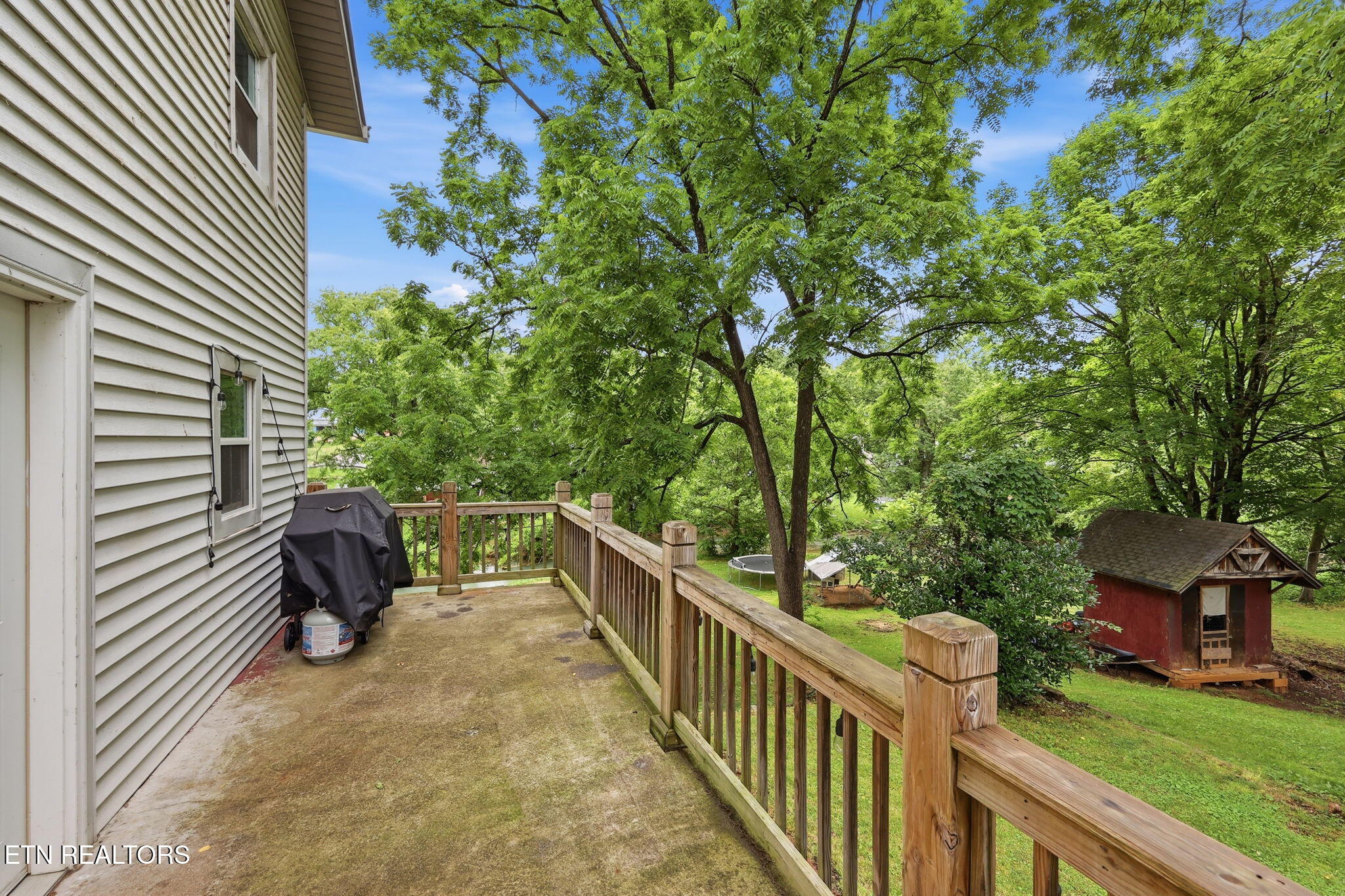 908 E Main St