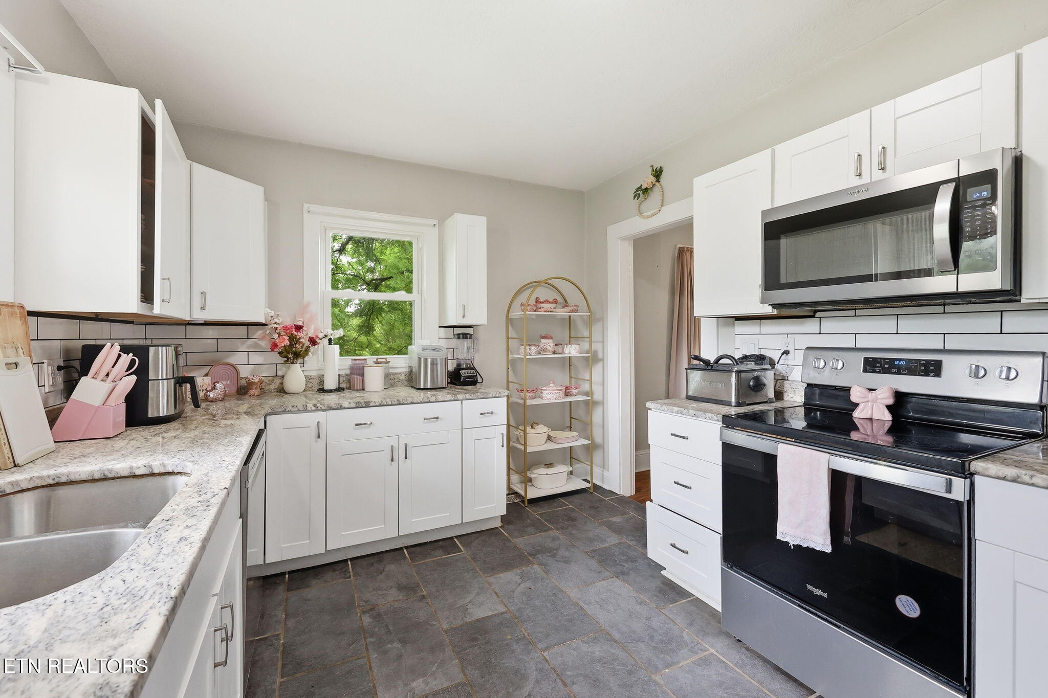 908 E Main St