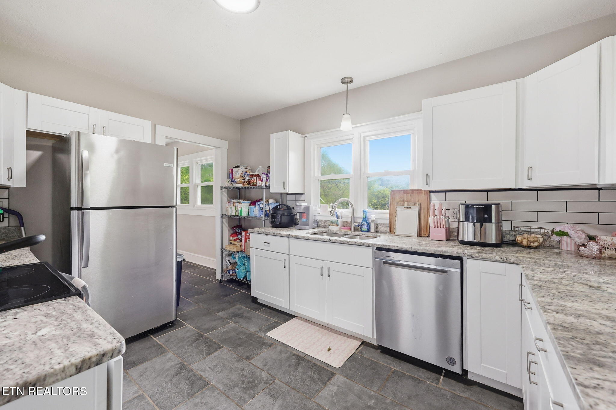 908 E Main St