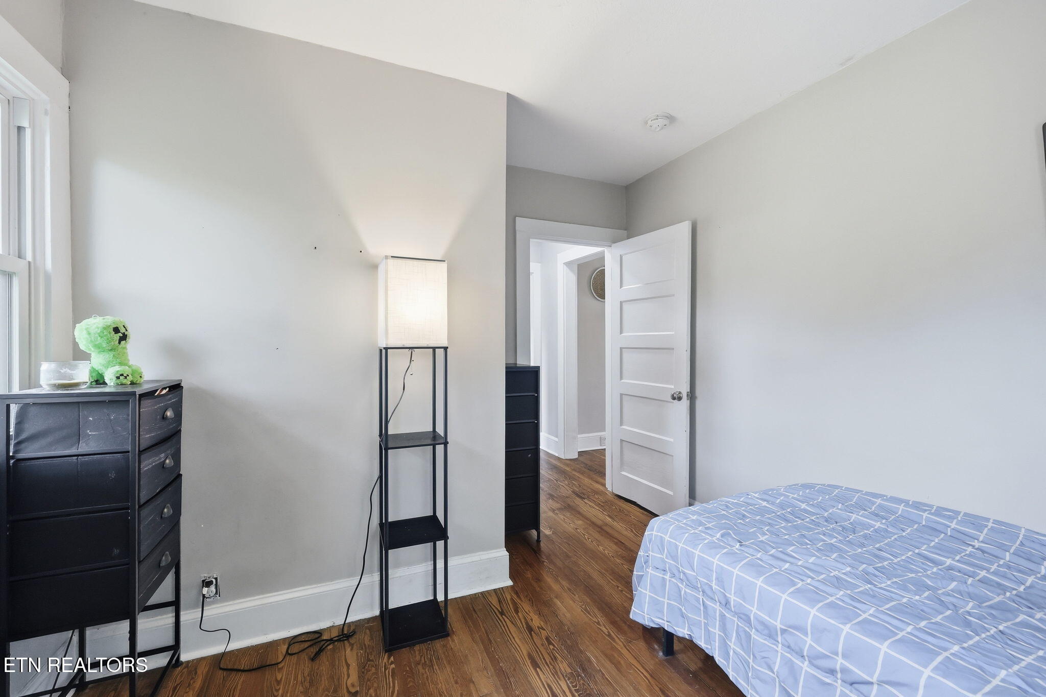 908 E Main St
