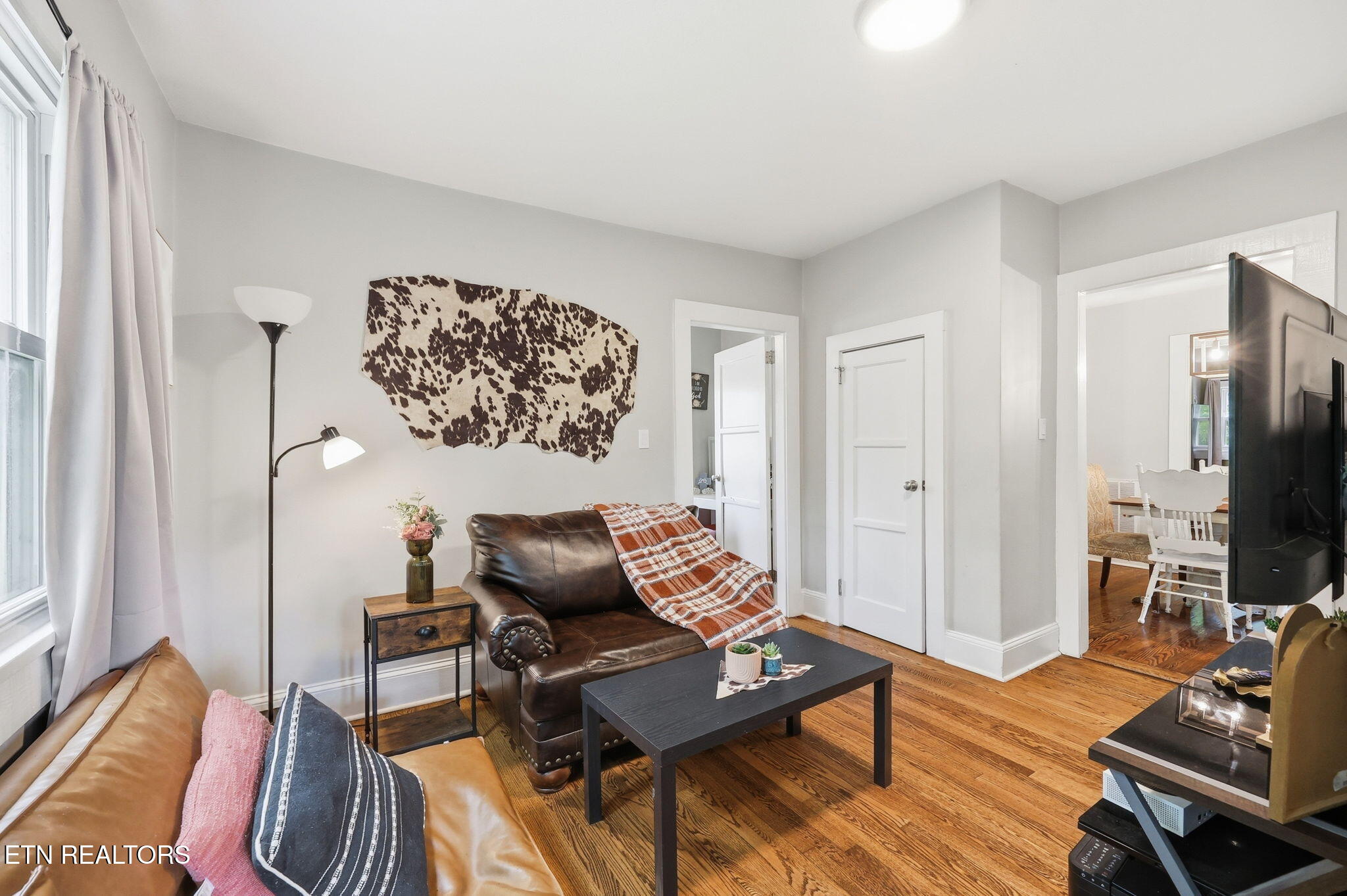 908 E Main St