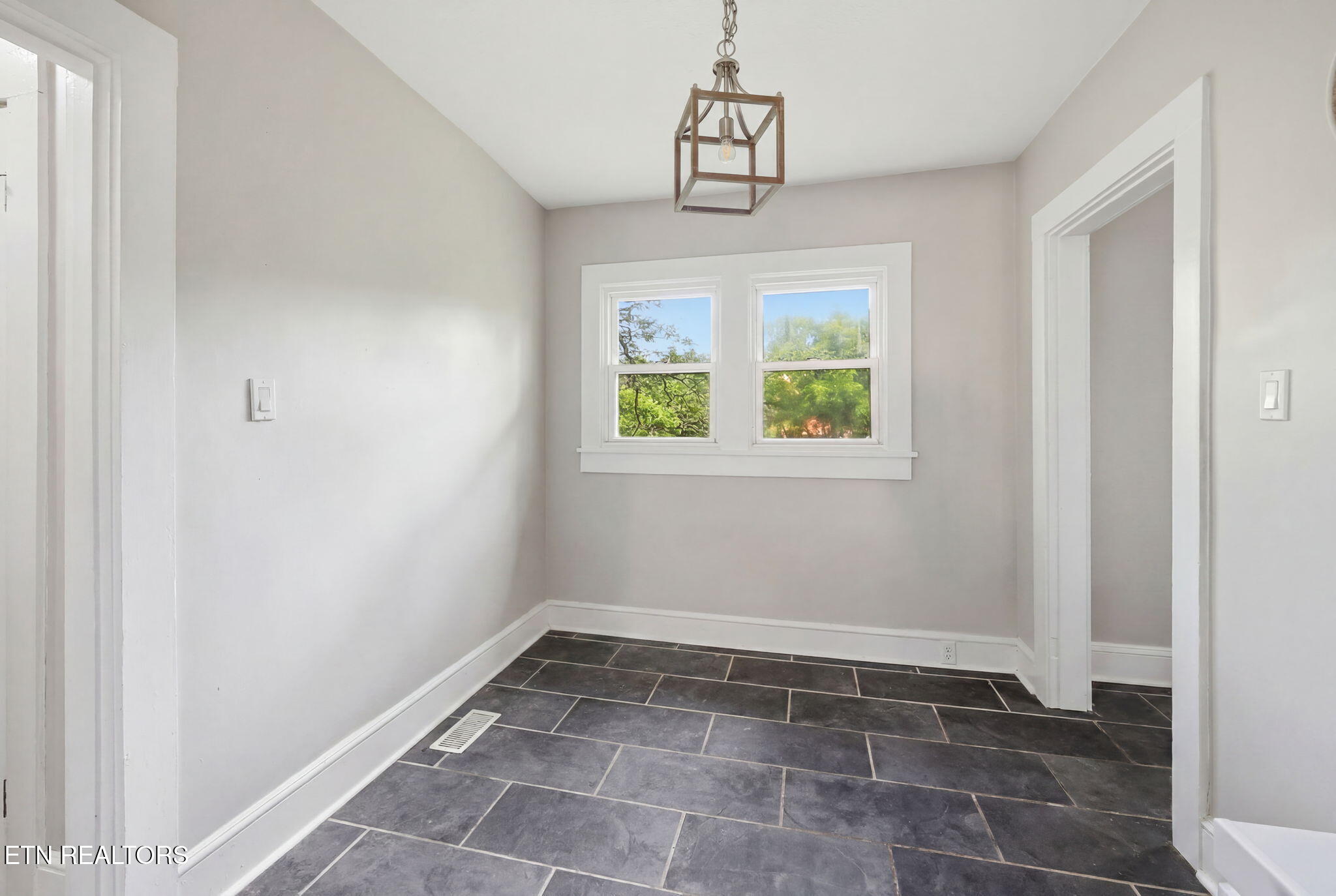 908 E Main St