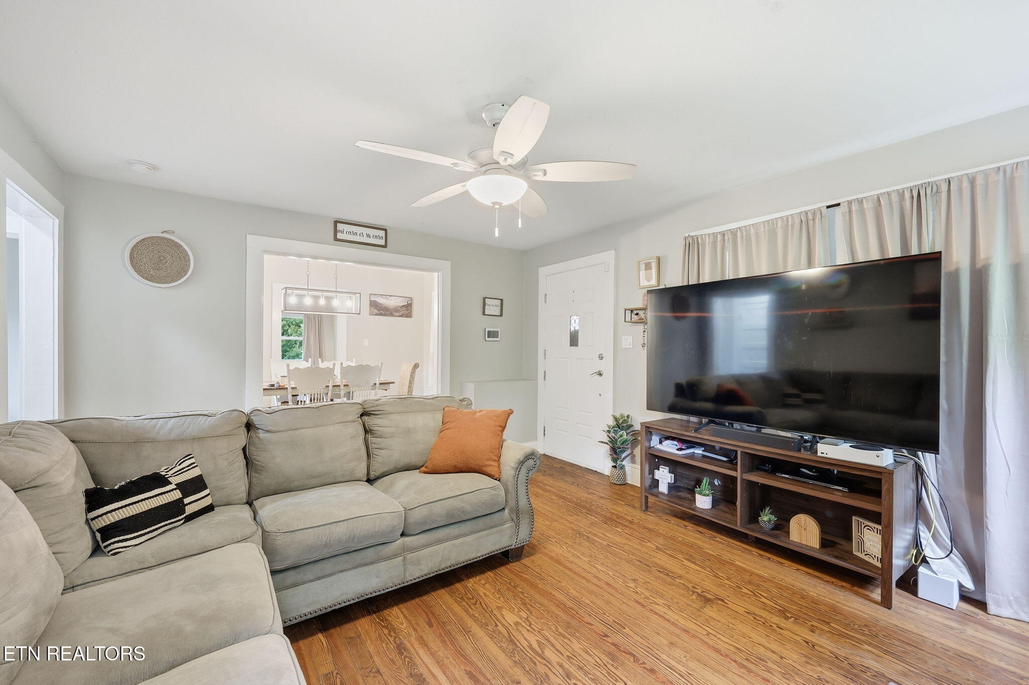 908 E Main St
