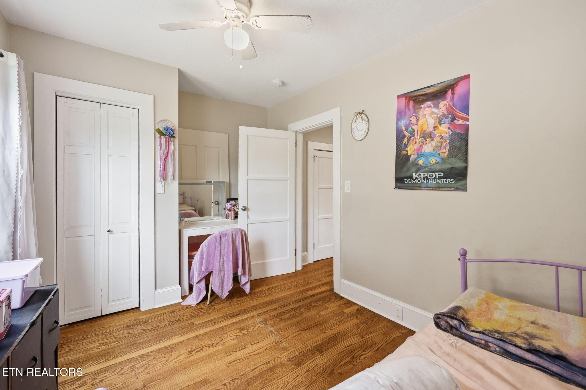 908 E Main St