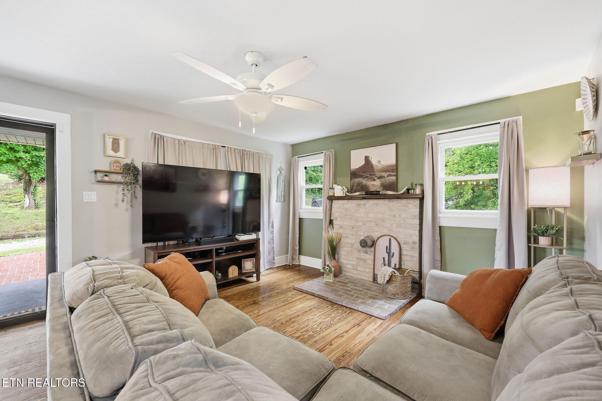 908 E Main St