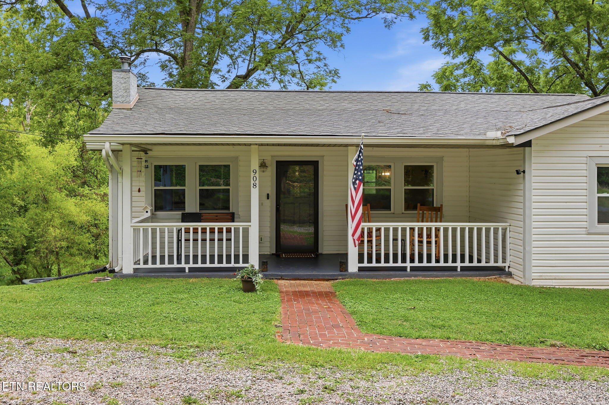 908 E Main St