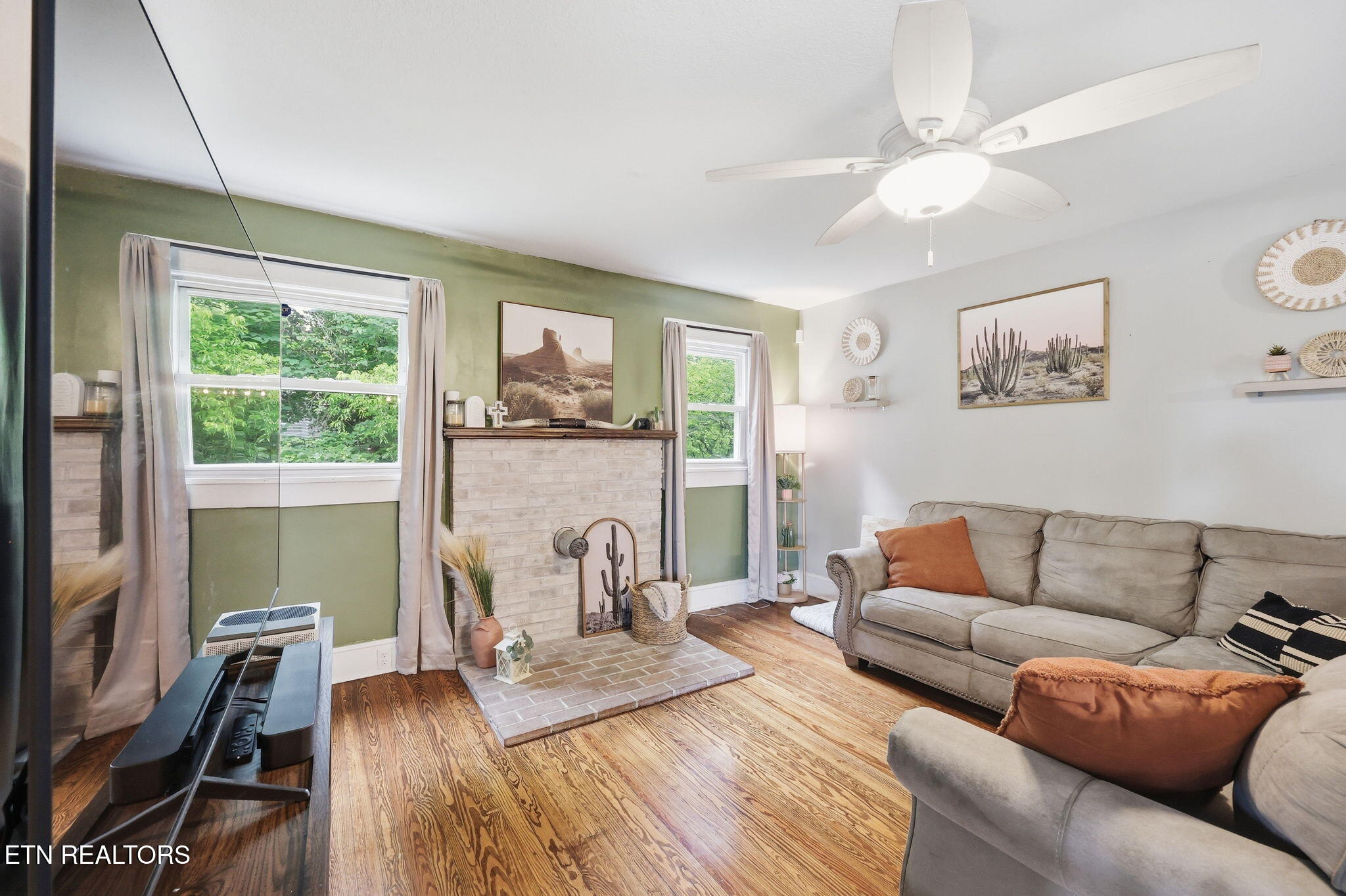 908 E Main St