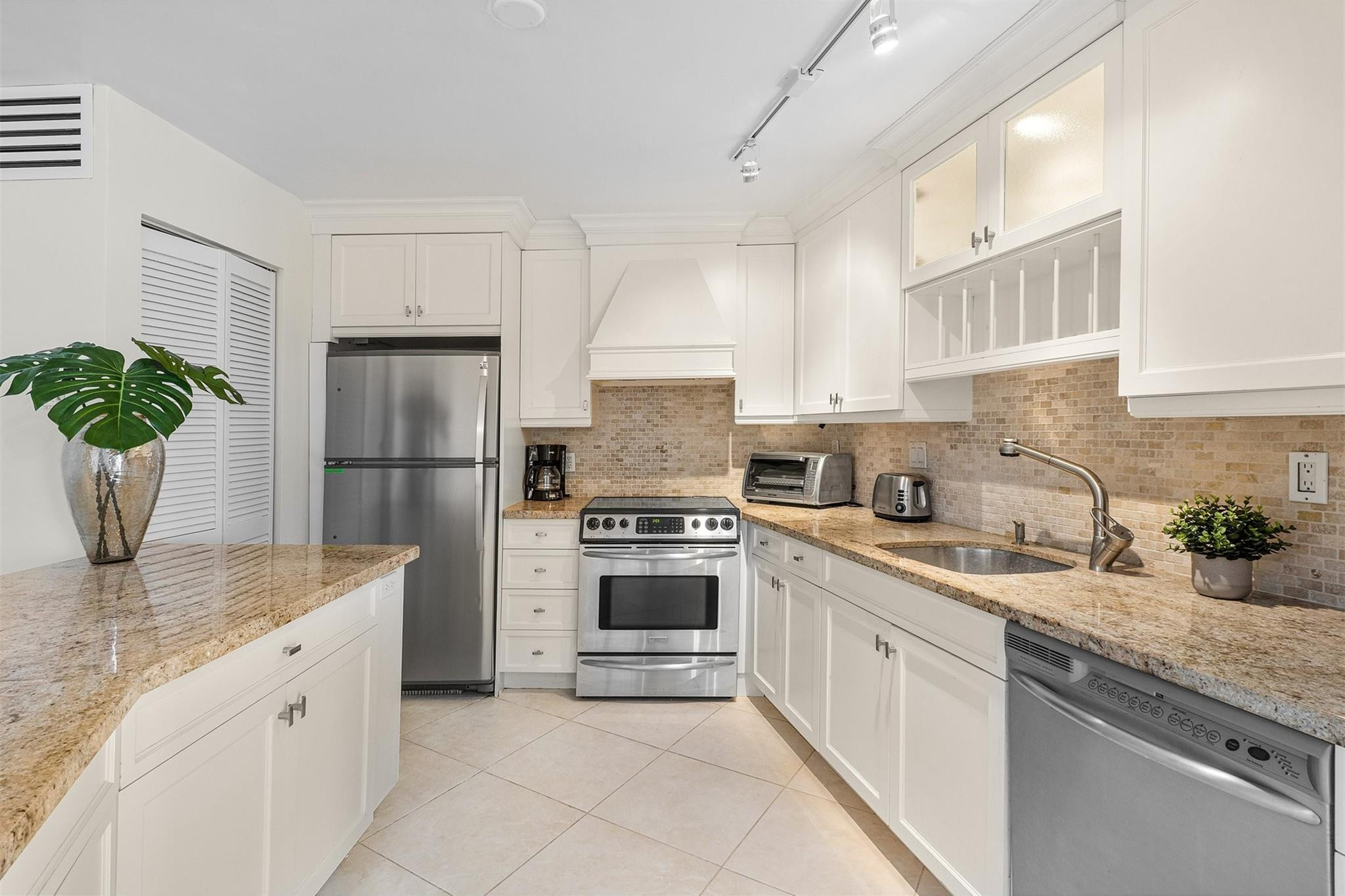 3000 Holiday Drive 1104