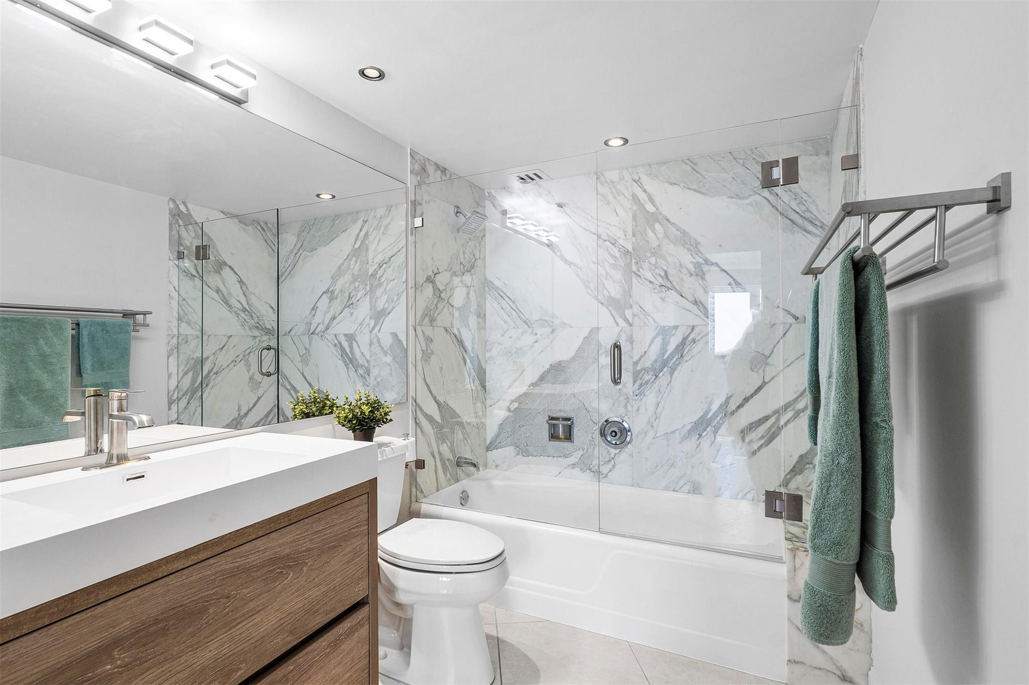 3000 Holiday Drive 1104