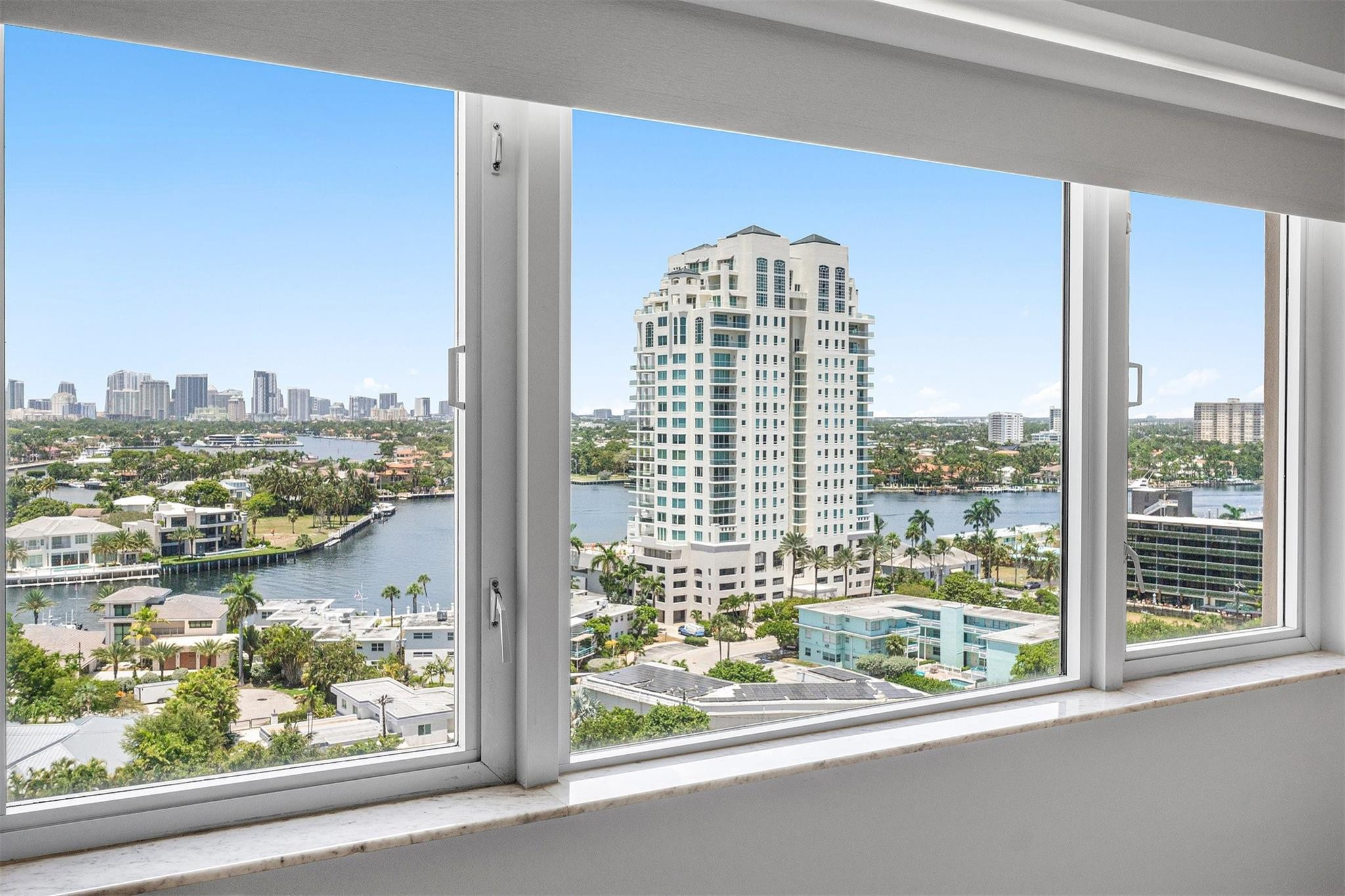 3000 Holiday Drive 1605