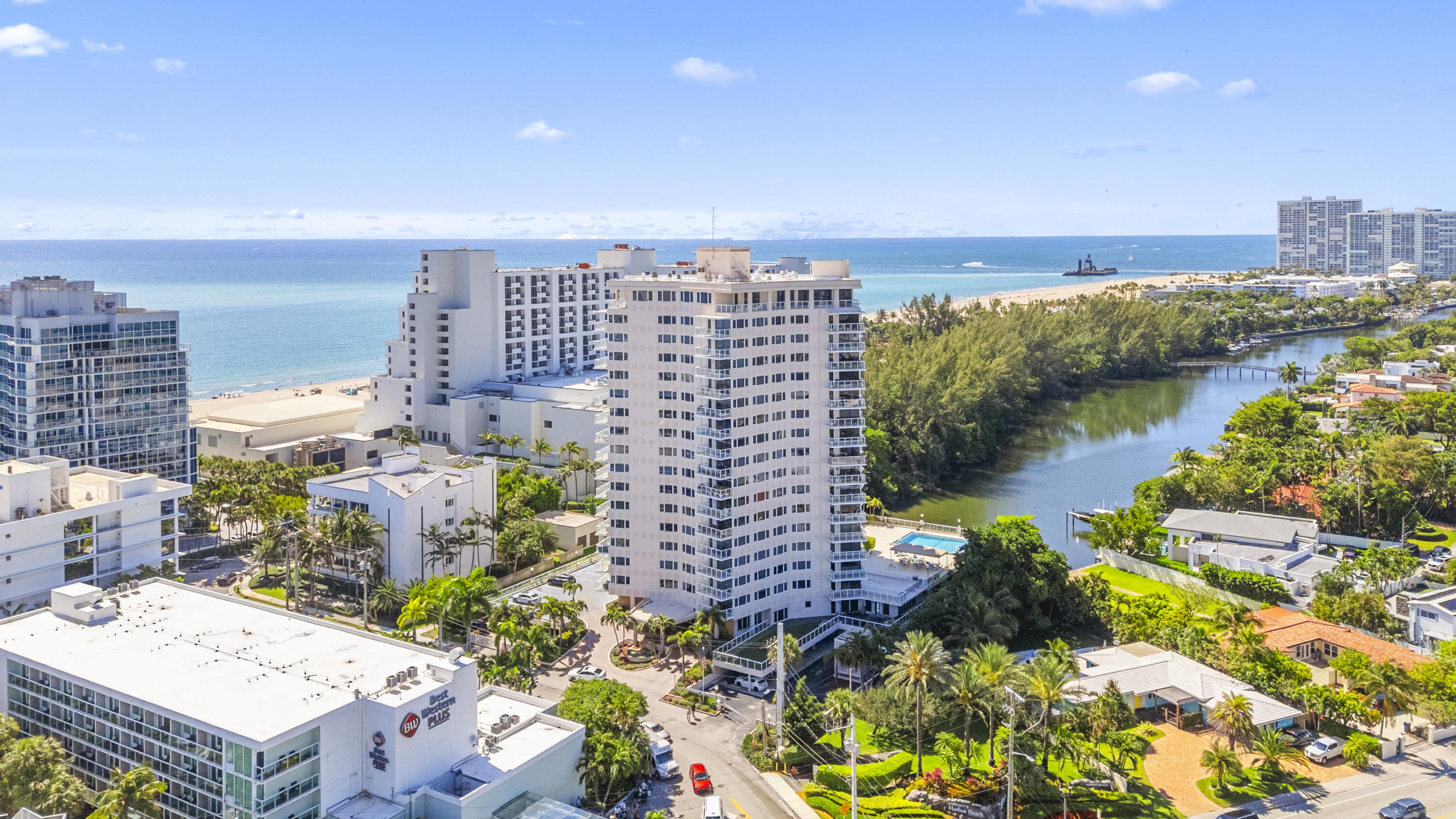 3000 Holiday Drive 1605