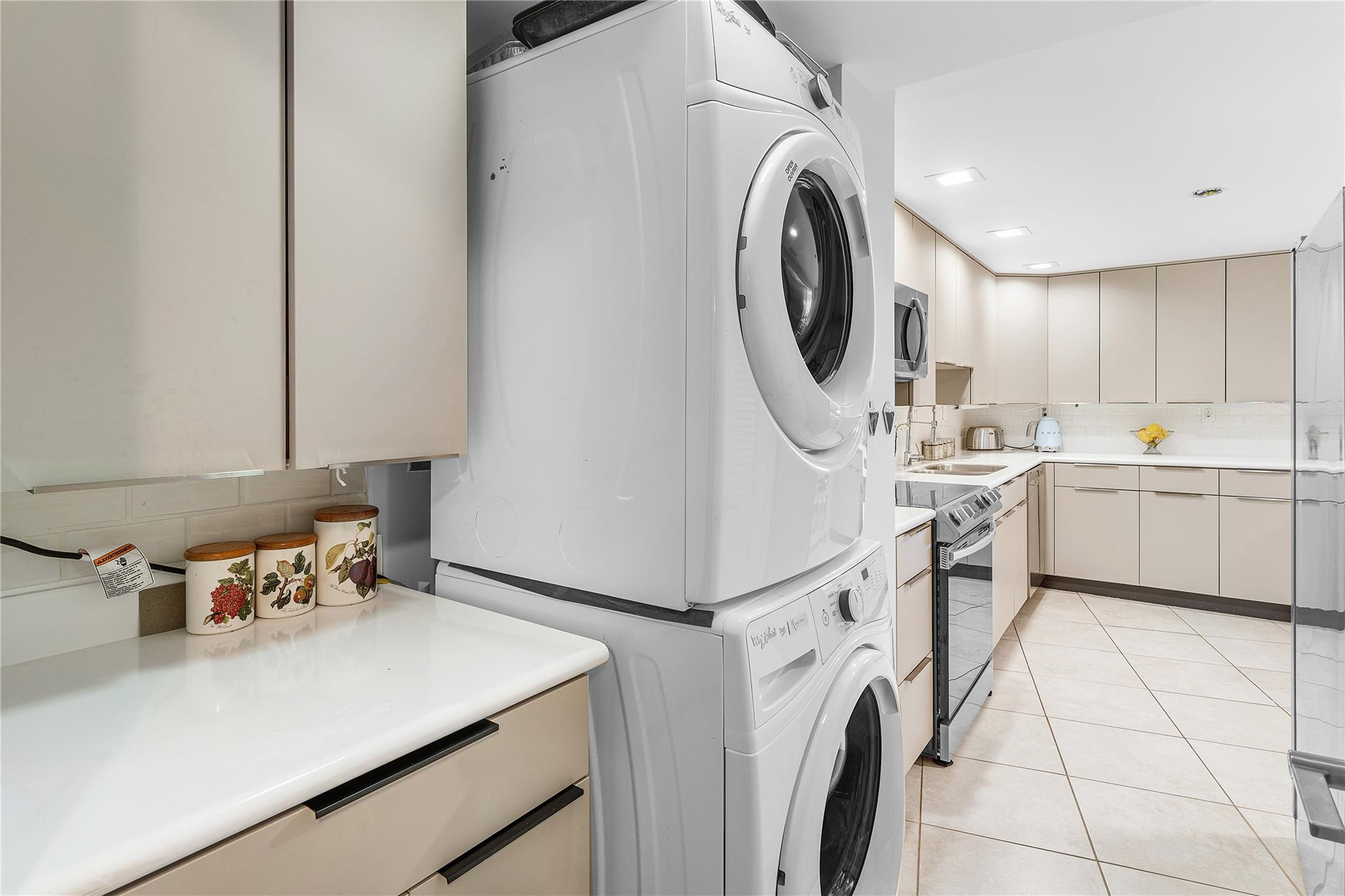 3000 Holiday Drive 1605