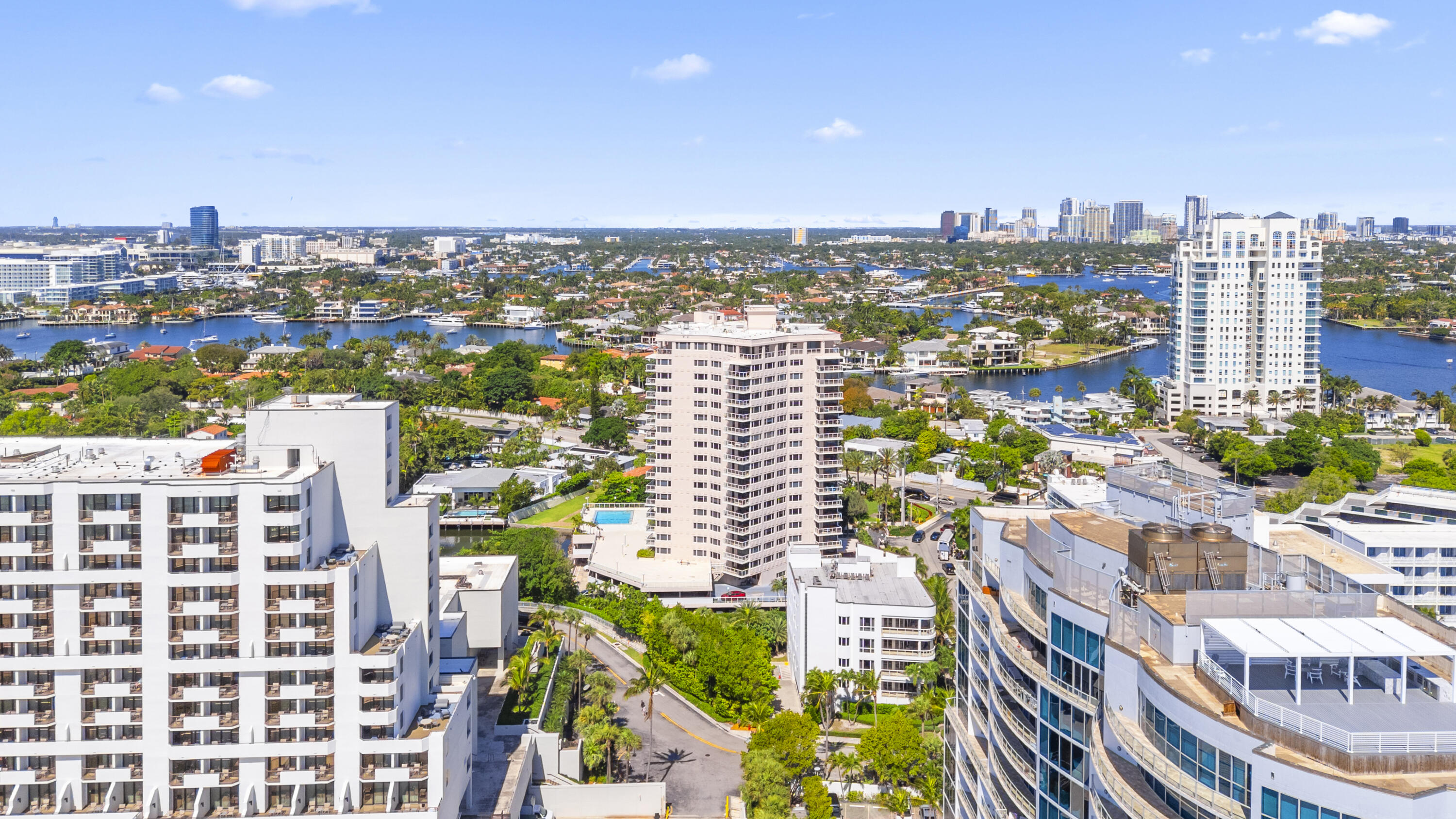 3000 Holiday Drive 1605