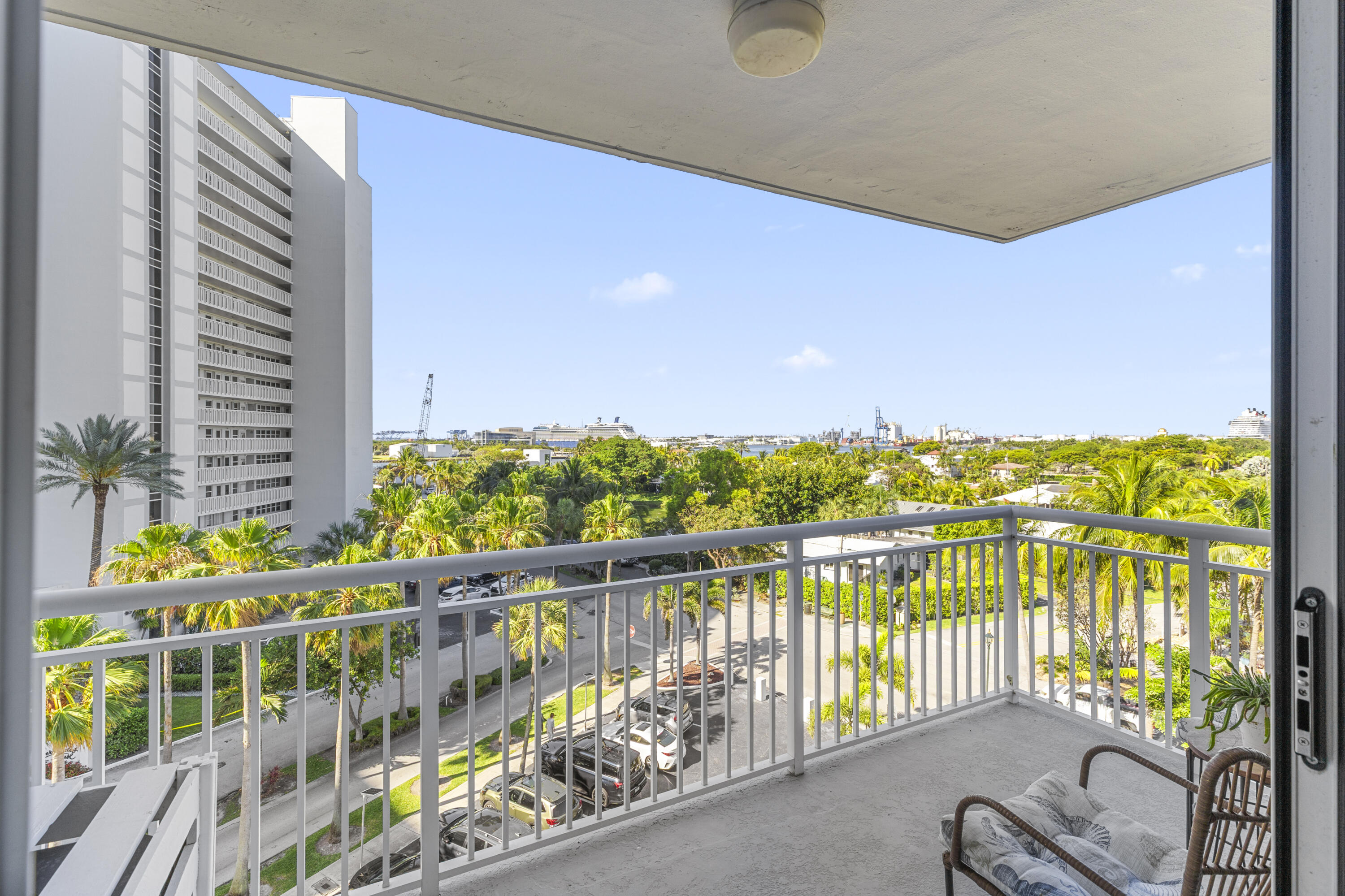 1920 S Ocean Drive 611