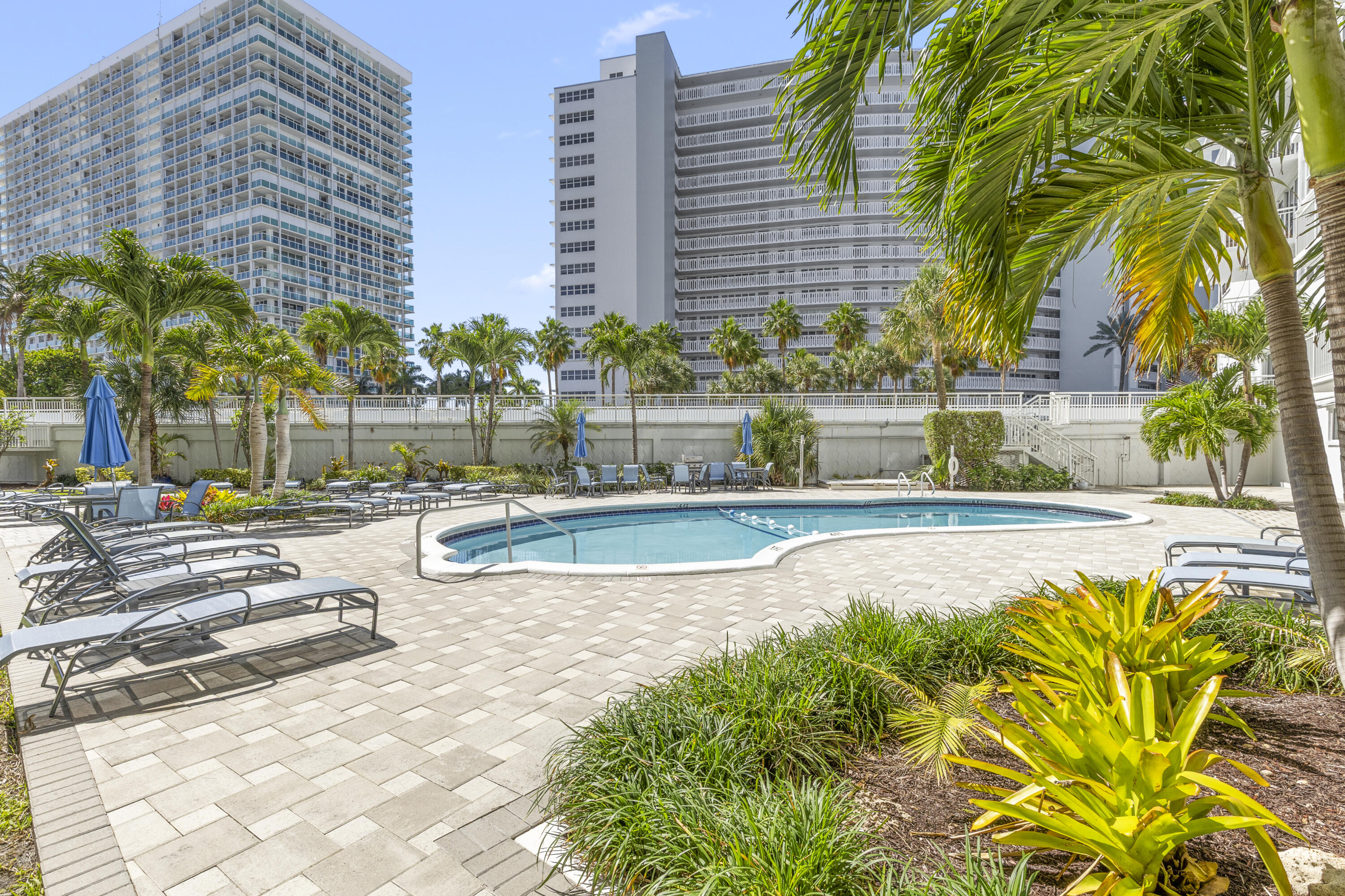 1920 S Ocean Drive 611