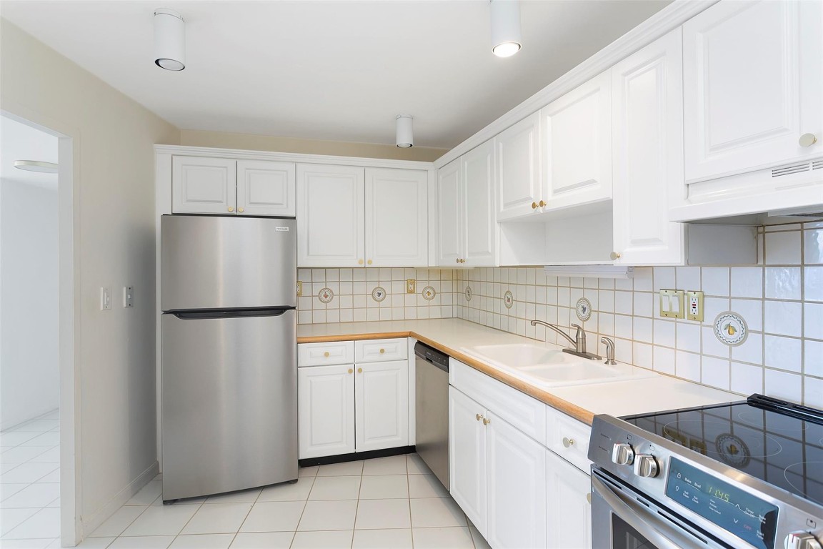 3000 Holiday Dr 1702