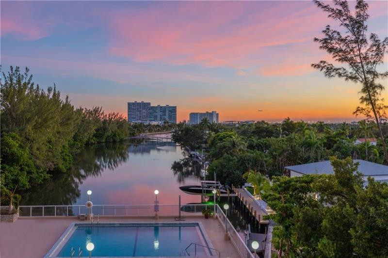 3000 Holiday Dr 1702