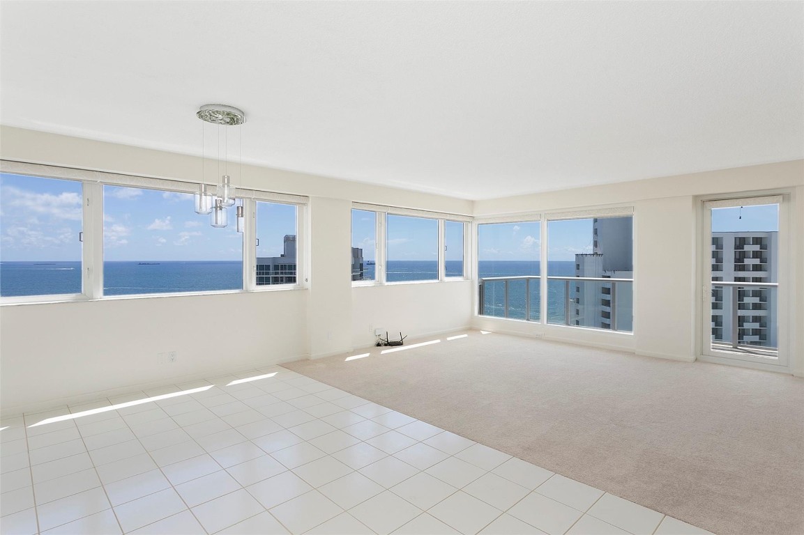 3000 Holiday Dr 1702