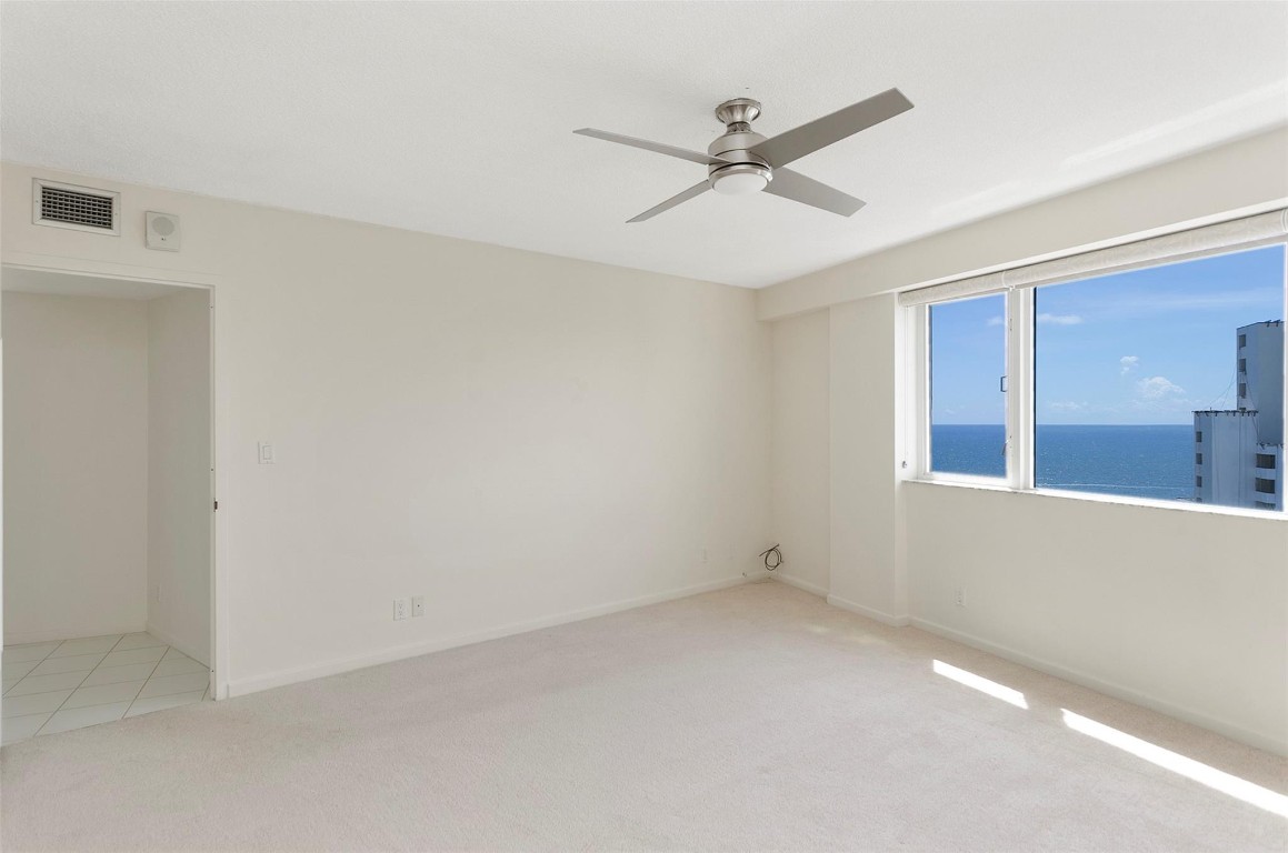 3000 Holiday Dr 1702