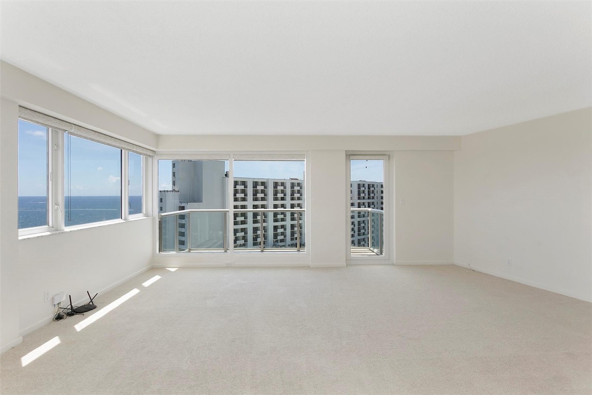 3000 Holiday Dr 1702