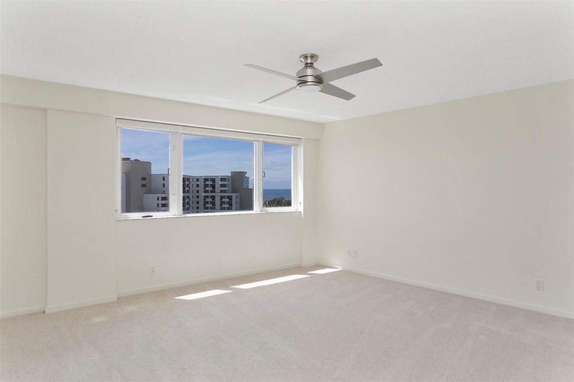 3000 Holiday Dr 1702