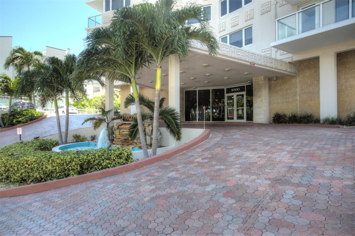 3000 Holiday Dr 1702