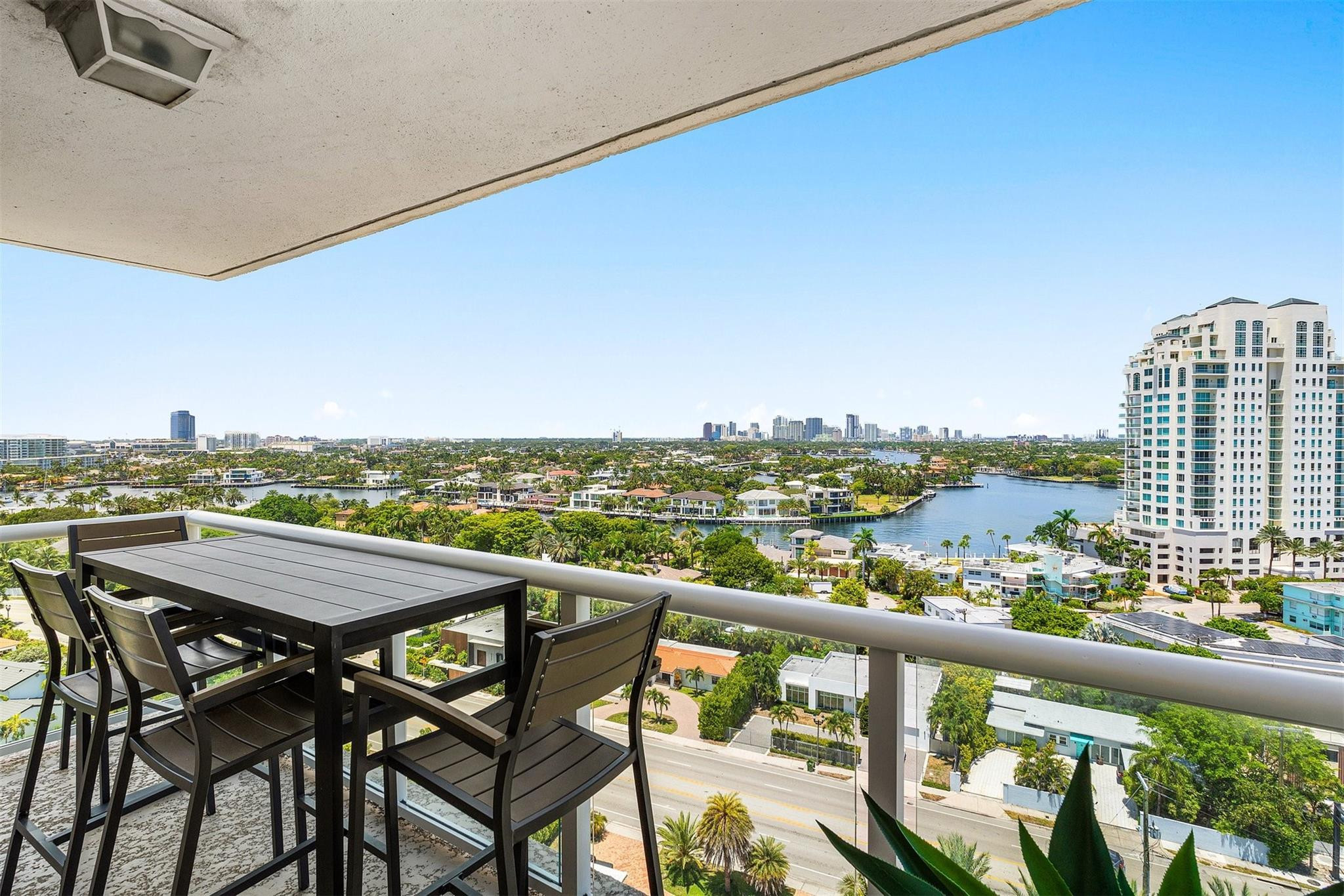 3000 Holiday Dr 1605