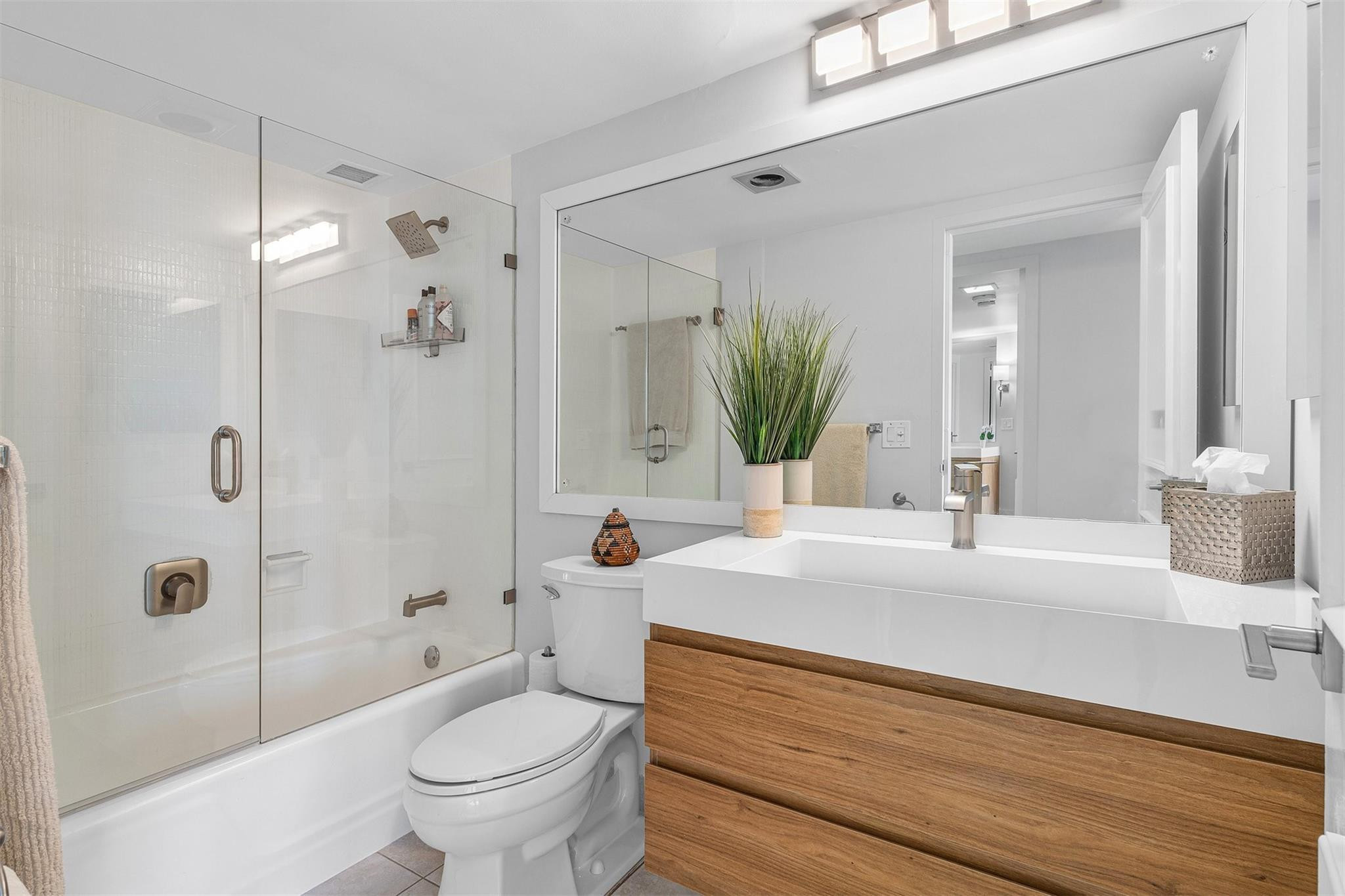 3000 Holiday Dr 1605