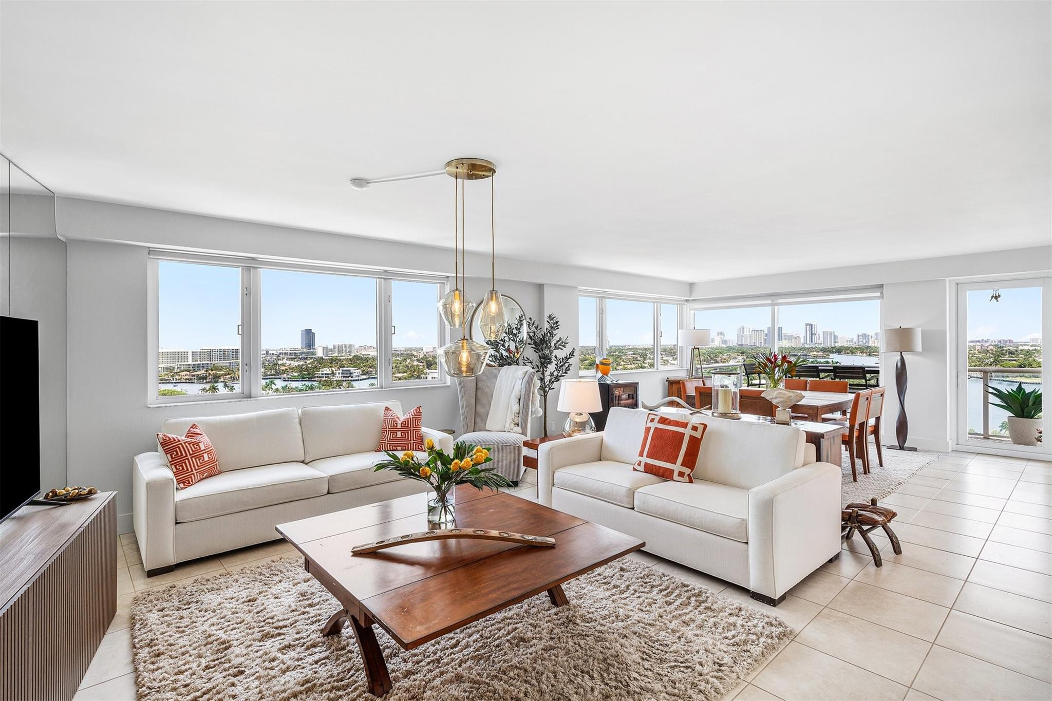 3000 Holiday Dr 1605