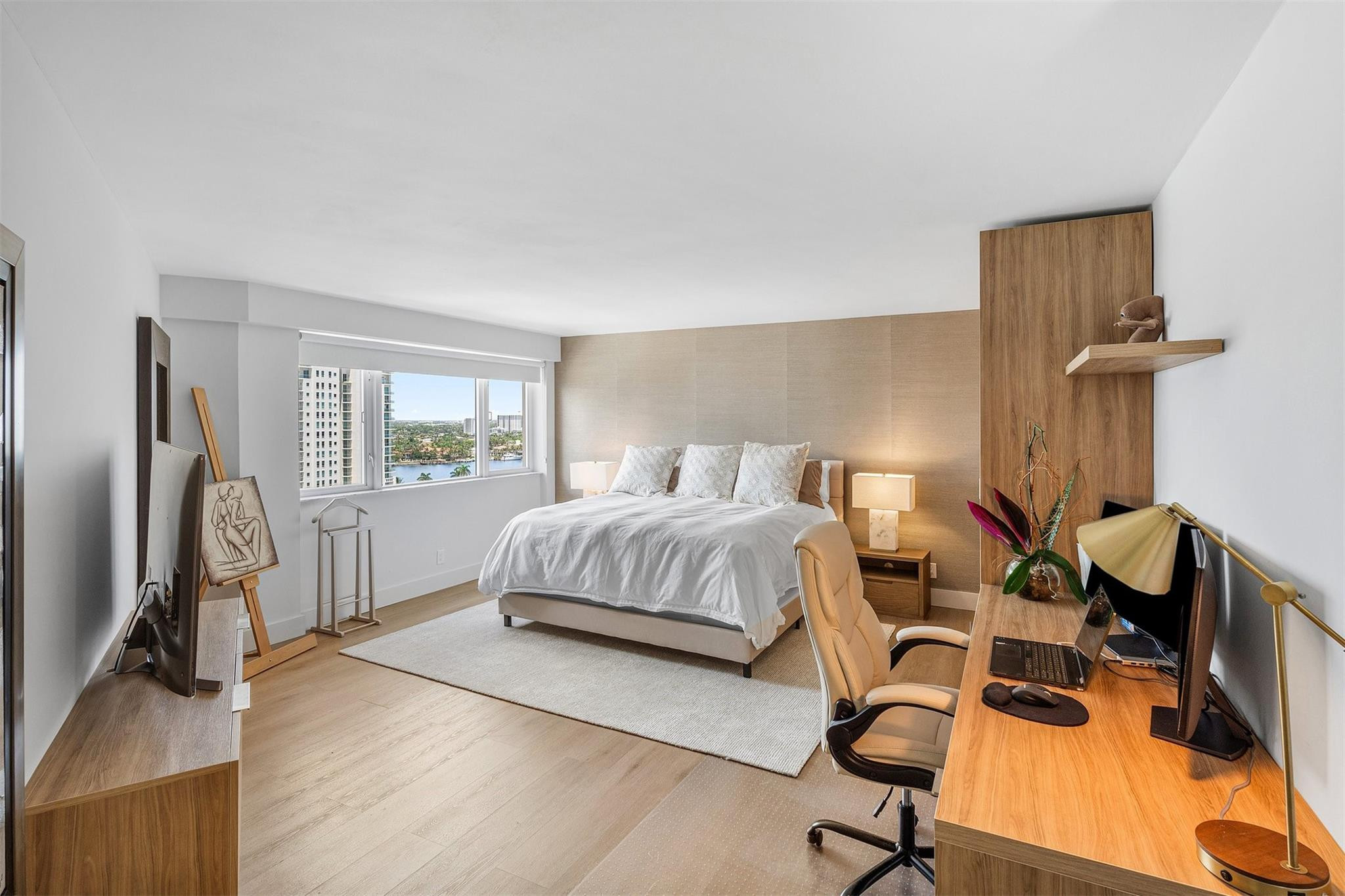 3000 Holiday Dr 1605