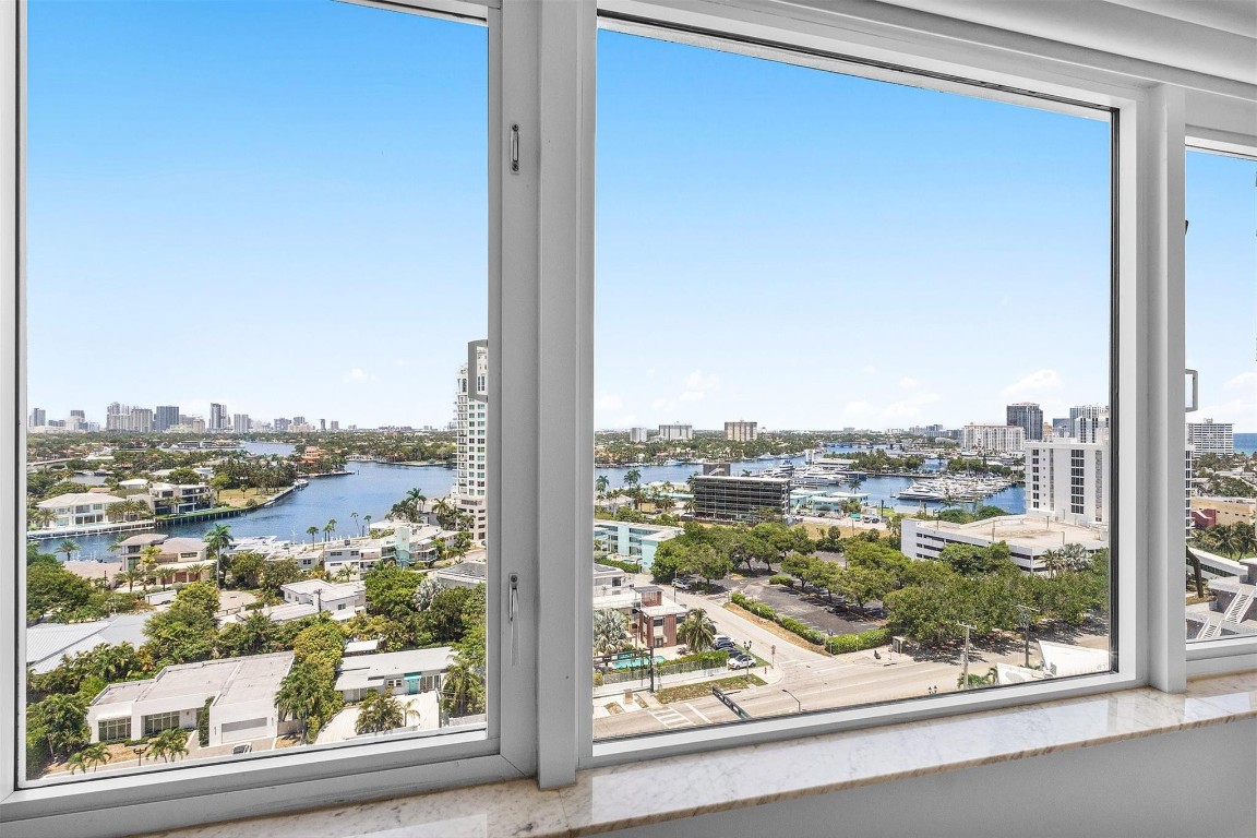 3000 Holiday Dr 1605