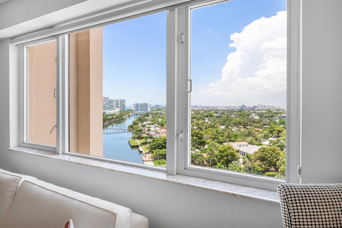 3000 Holiday Dr 1605