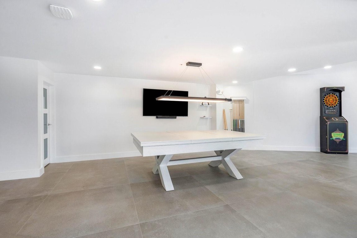 3000 Holiday Dr 1605