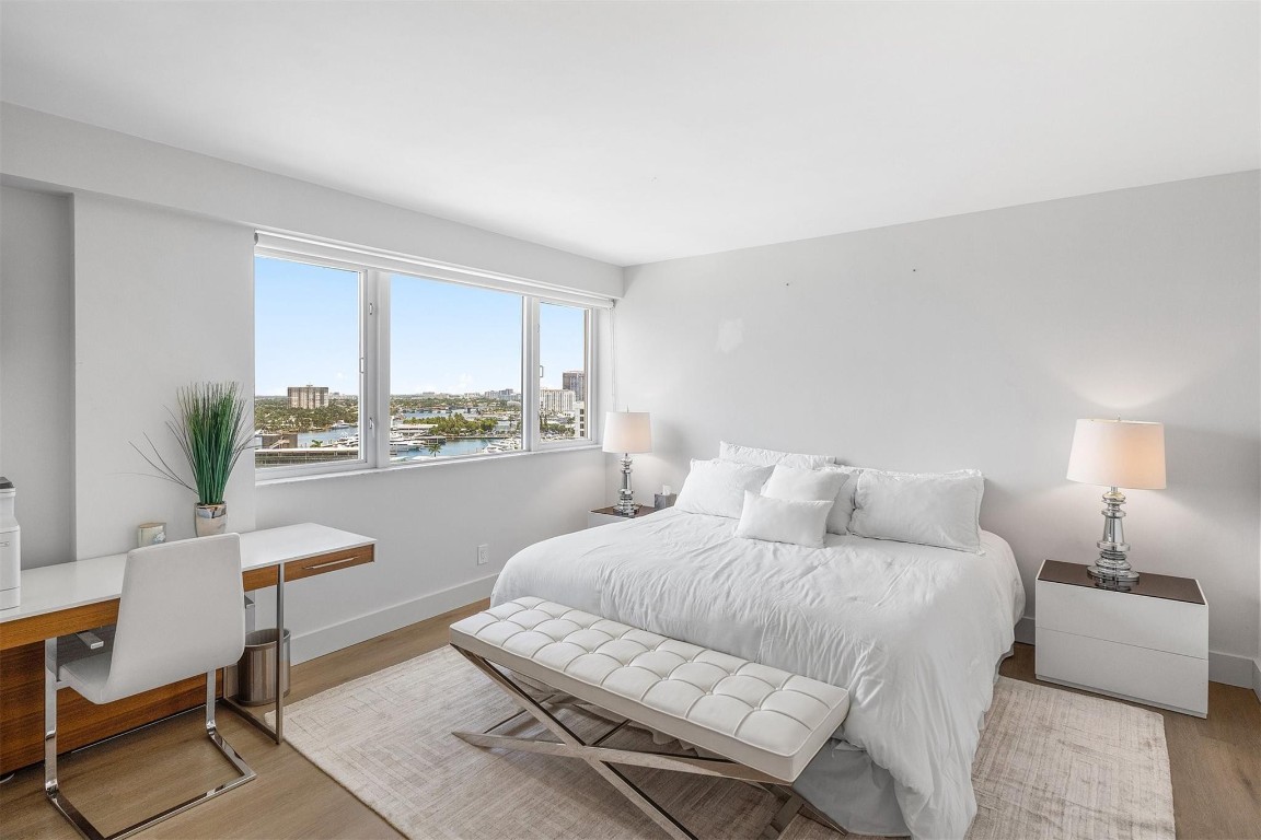 3000 Holiday Dr 1605