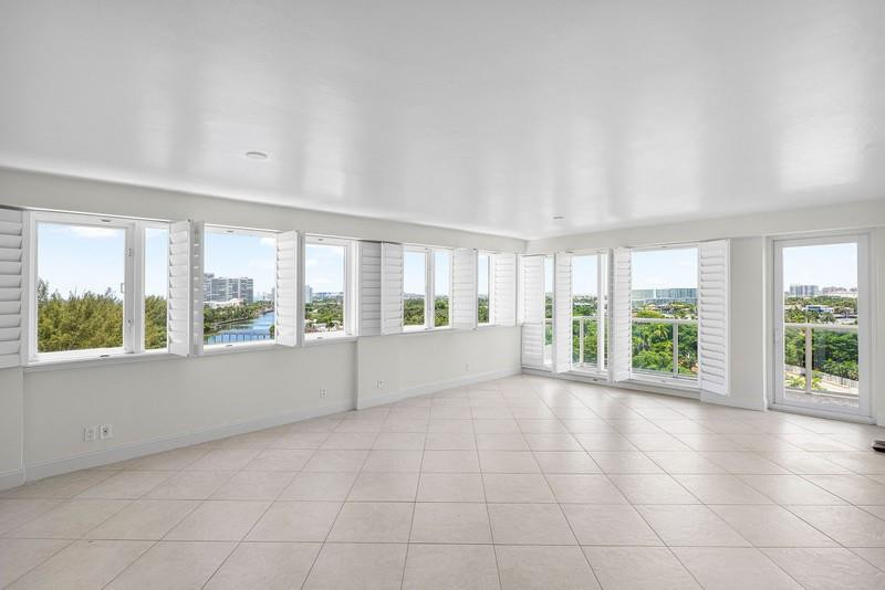 3000 Holiday Dr 1104